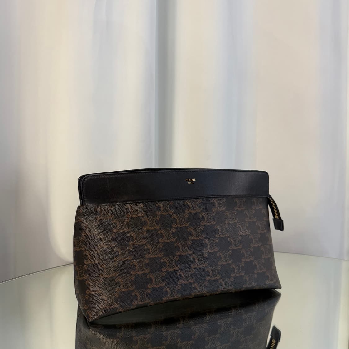 셀린느 포쉐트 트라이앵글 클러치 상품이미지2