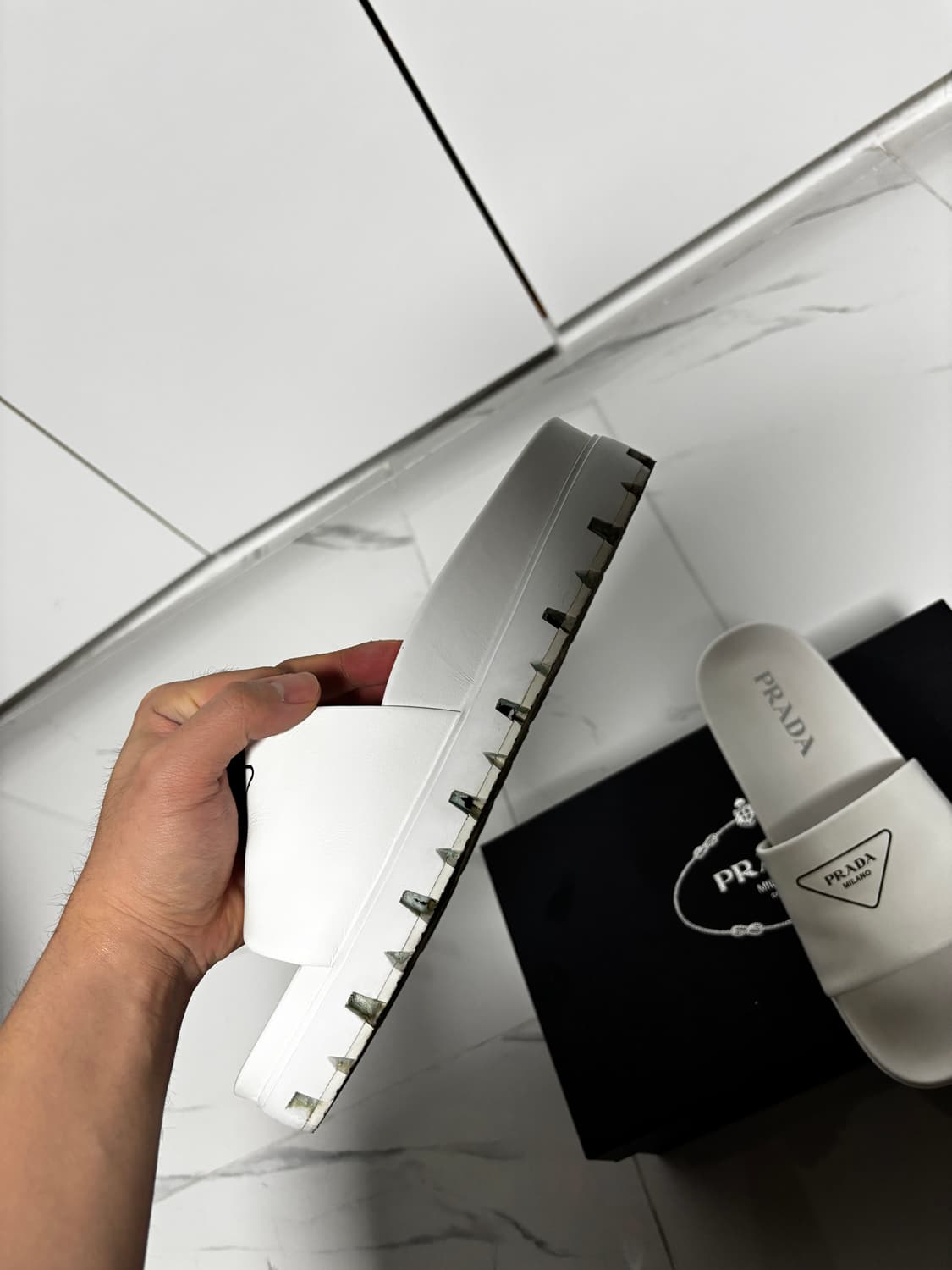 프라다 슬리퍼 판매합니다 상품이미지2