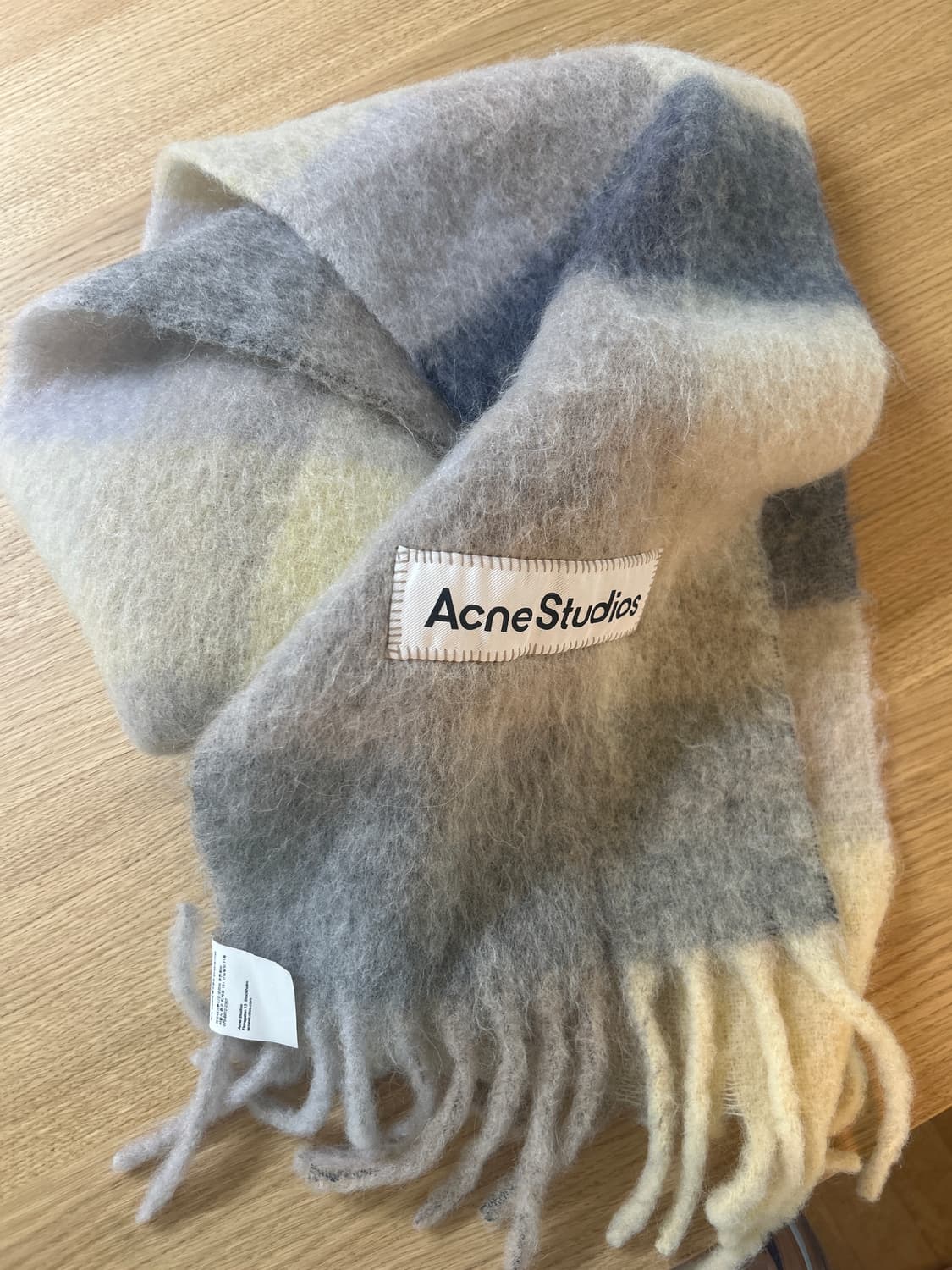 아크네 스튜디오 머플러 상품이미지1