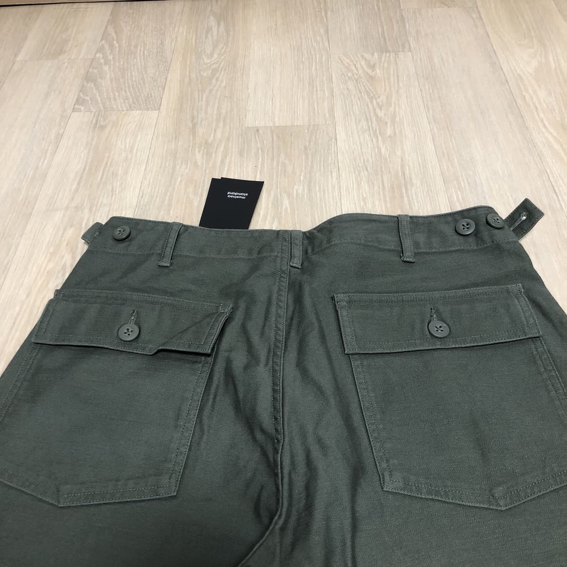 (31) 새상품 무신사 스탠다드 레플리카 백사틴 퍼티그 팬츠 카키 상품이미지8