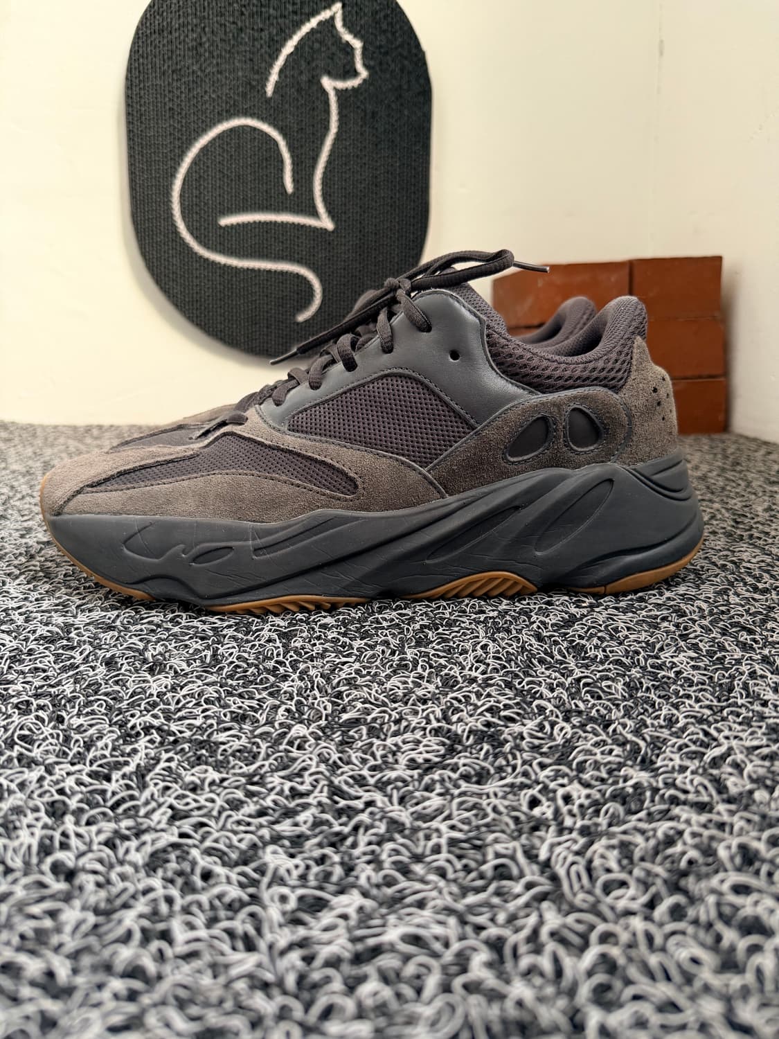 아디다스 이지 부스트 700 V2 테프라 상품이미지1