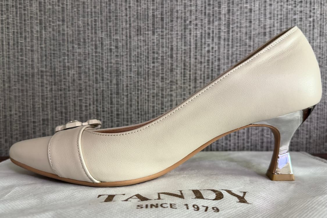 탠디 Tandy 주얼 장식 버클 아이보리 가죽 구두 미들힐 펌프스 슈즈 상품이미지5