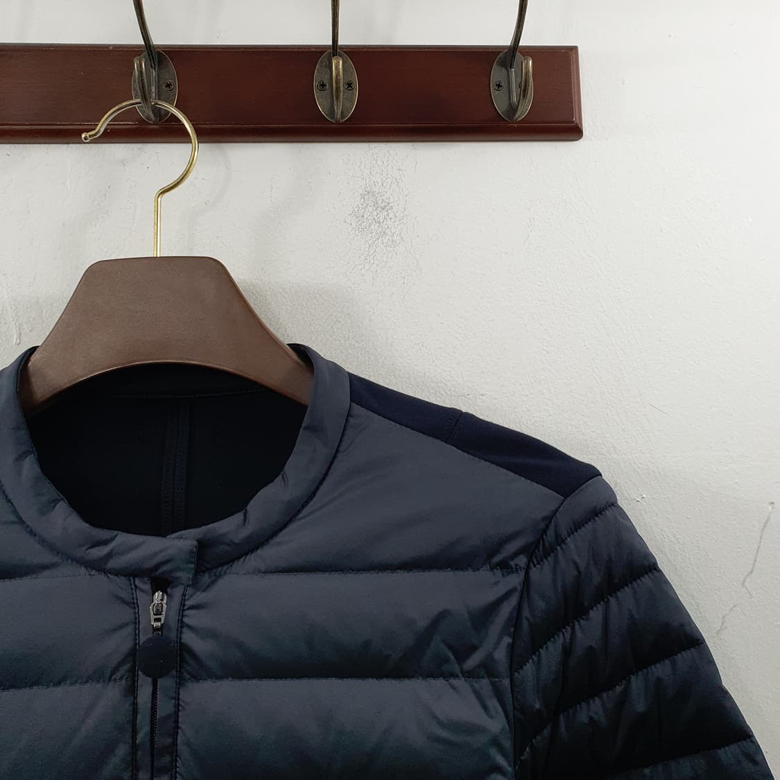 38 아르마니콜레지오니 여성 정품 덕다운 경량 패딩 점퍼 다크네이비 상품이미지2
