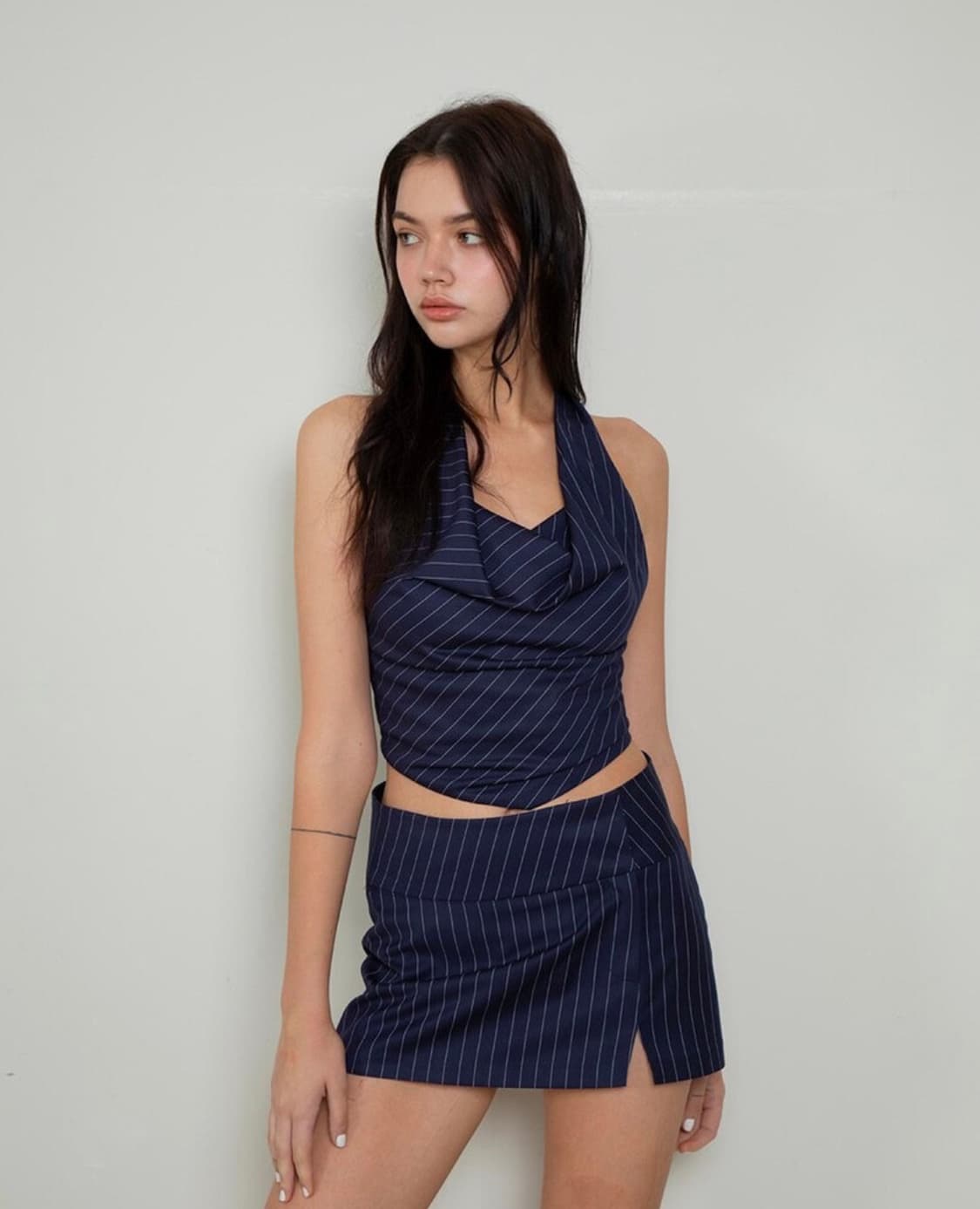 낫유어로즈 드레이핑 홀터 탑- 네이비 상품이미지1