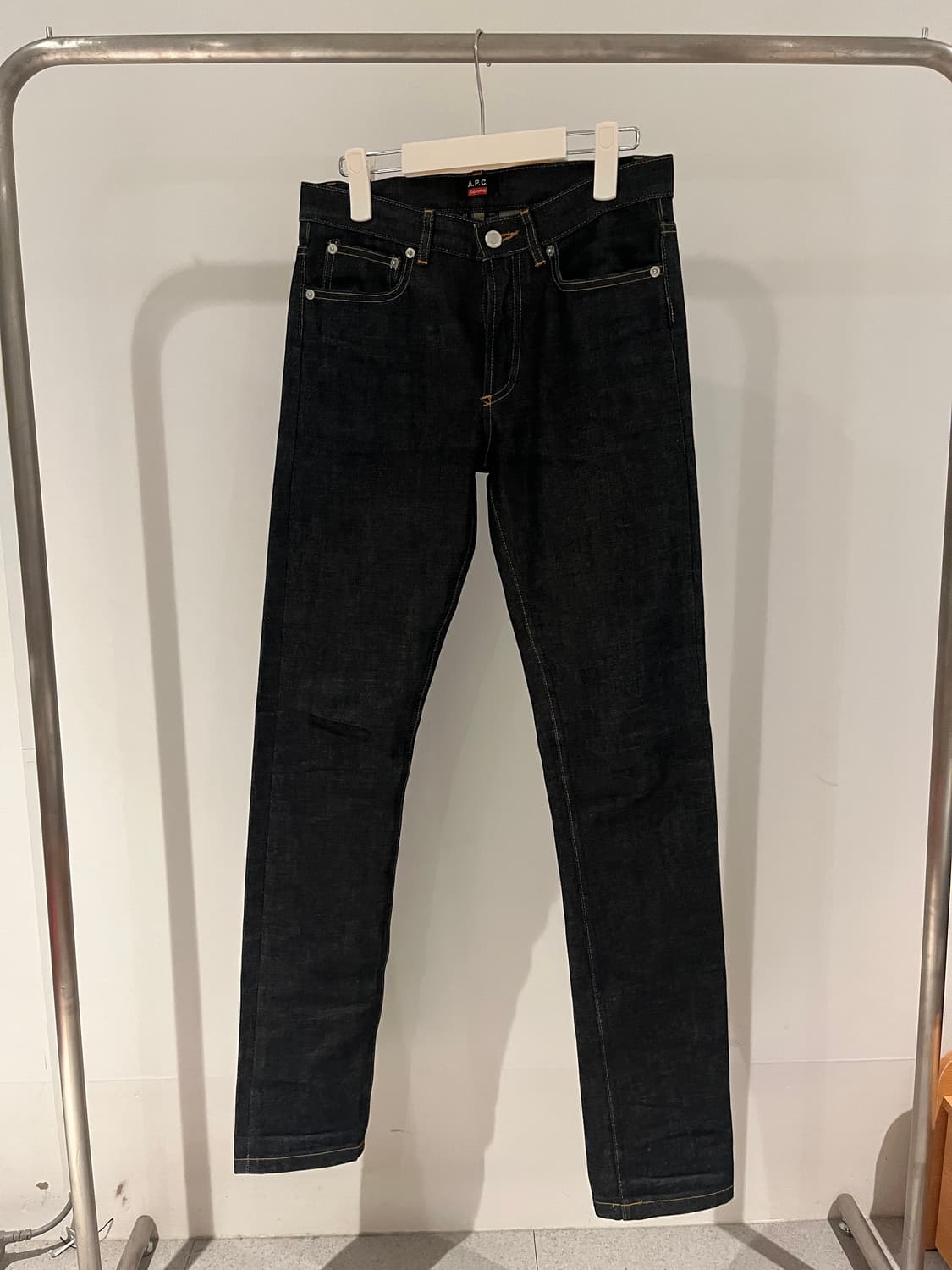 Supreme x A.P.C. Selvedge Jeans 상품이미지1