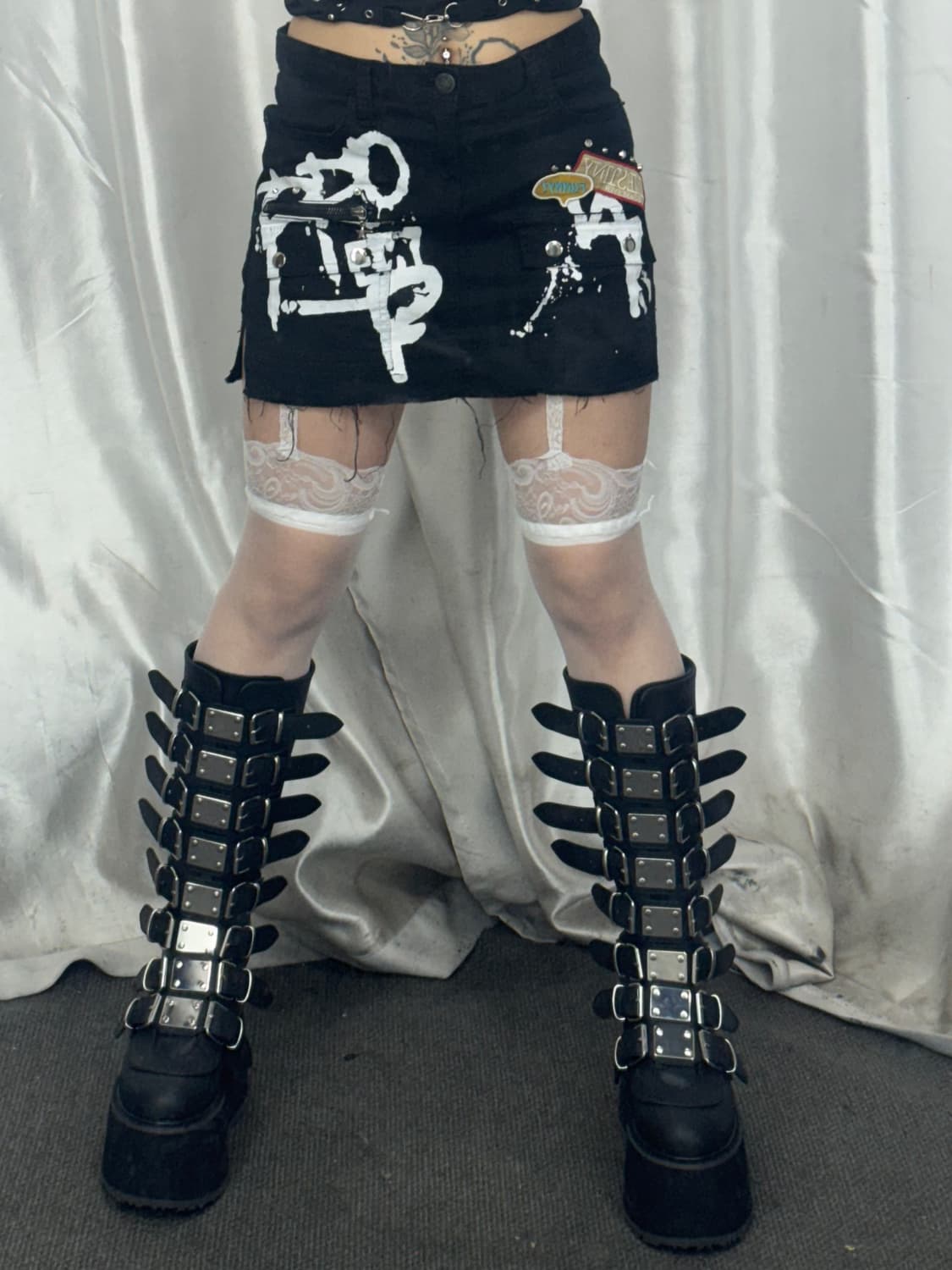 Punk-printed black mini skirt 상품이미지1