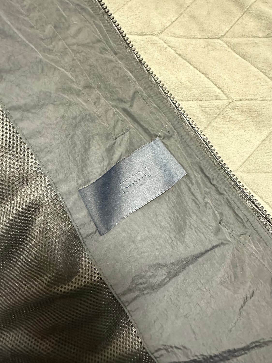 JUUN.J 준지 파이핑 디테일 미드렝스 점퍼 - 블랙 상품이미지2