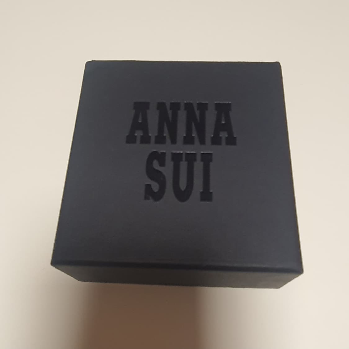 안나수이 나비 목걸이, 퍼플 색상입니다.   상품이미지4