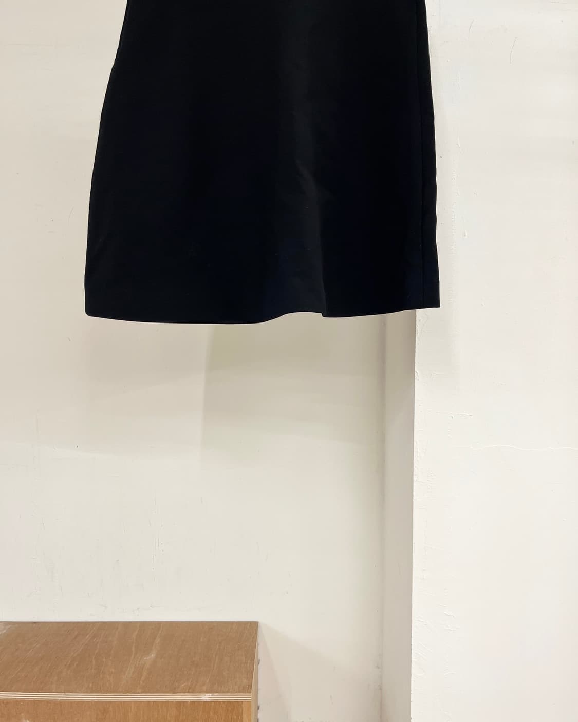 프라다 블랙 울 미디 스커트 상품이미지6
