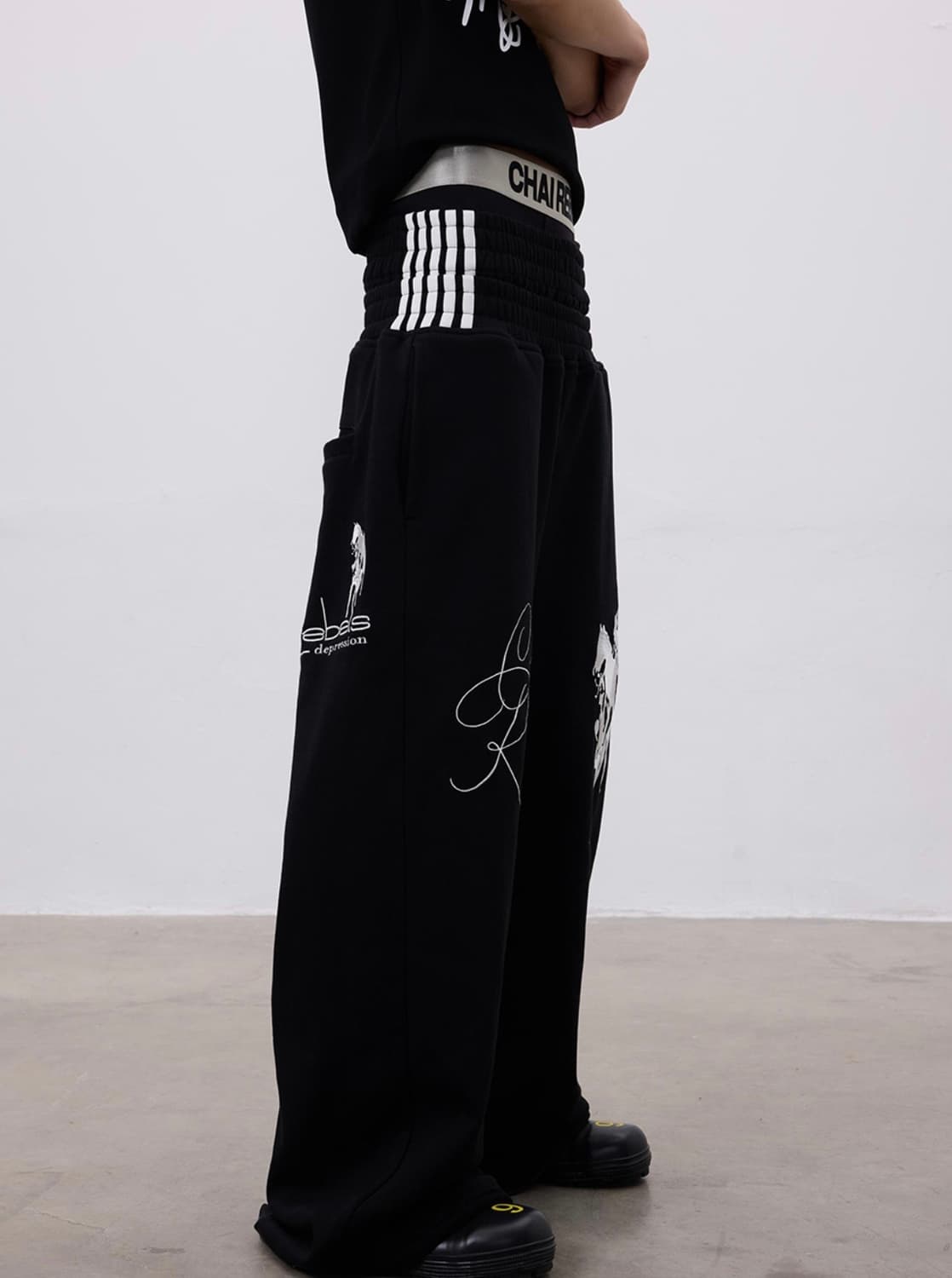 Embroidered wide leg sweatpants 상품이미지4