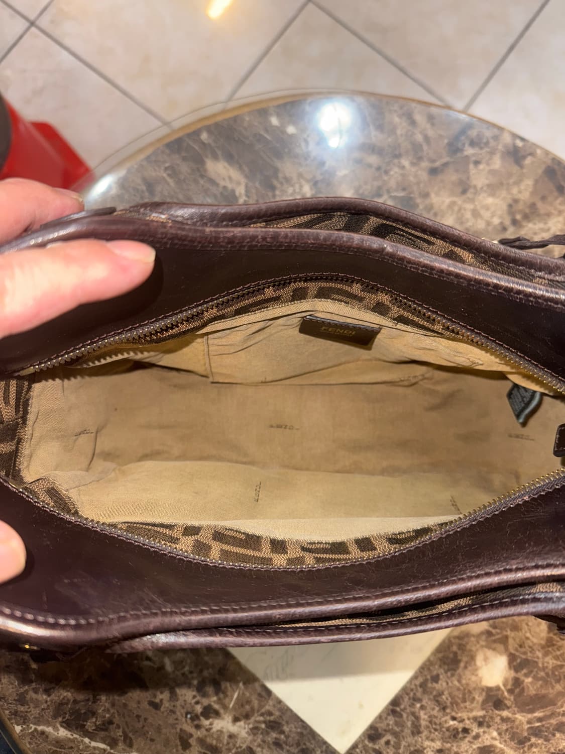 정품 펜디 주카 쇼퍼백 팝니다 상품이미지6