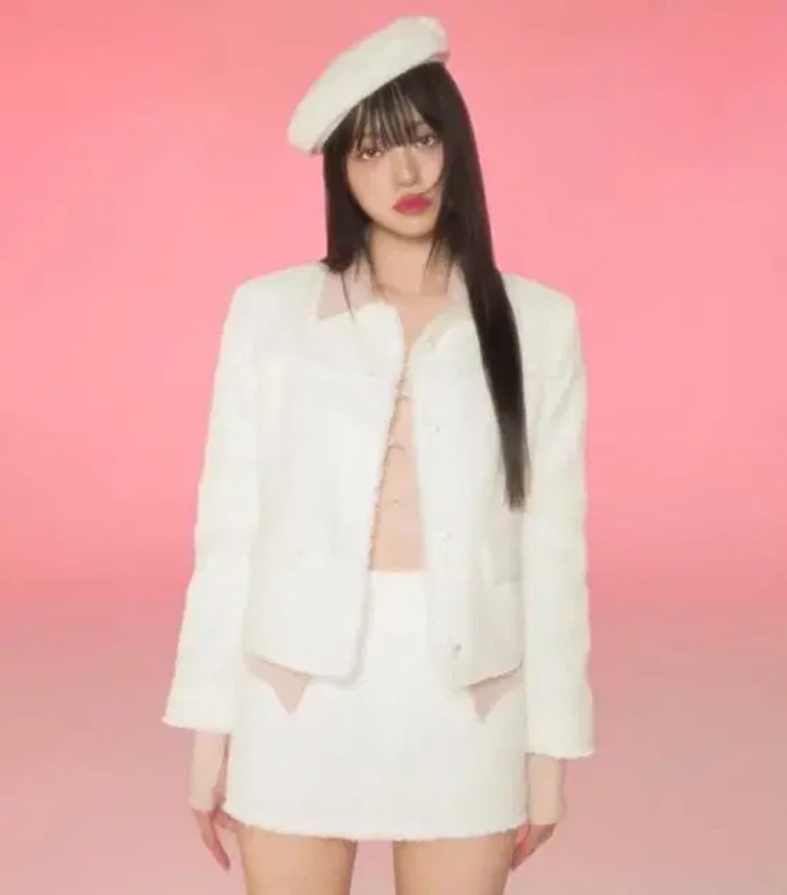 (새상품급) 뉴얼린 제니 엠블럼 트위드 자켓 아이보리 윤비누 착용 상품이미지1