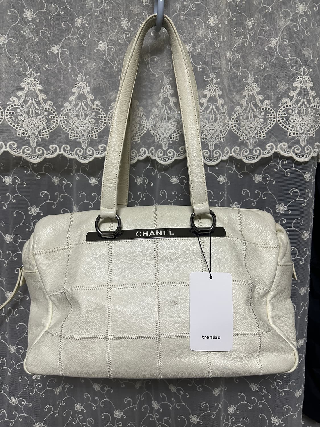 샤넬 캐비어 초코바 스티치 볼링 숄더백 화이트 상품이미지1