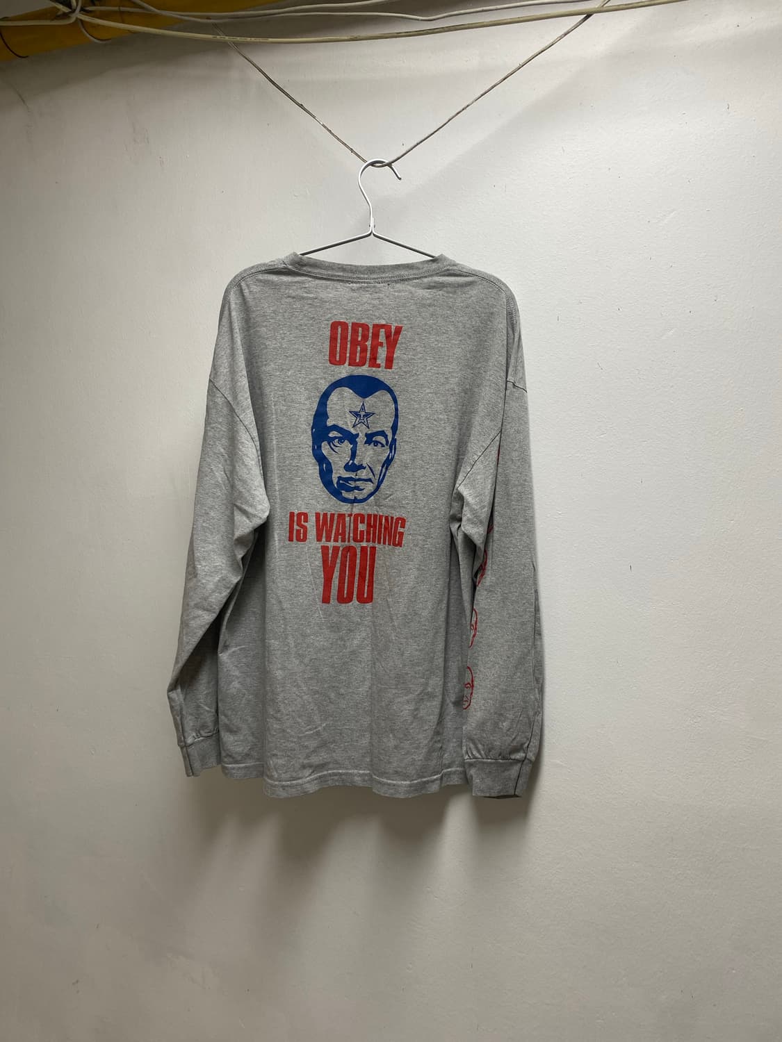 오베이 롱슬리브 “Obey is Watching You" 긴팔티 상품이미지3