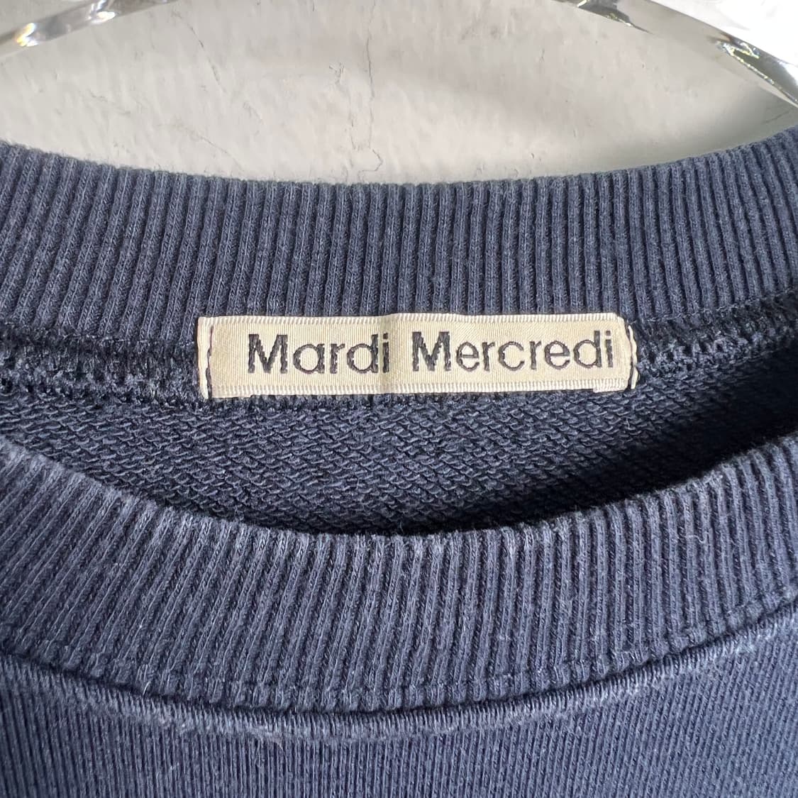 마르디 메크르디 네이비 맨투맨 상품이미지3