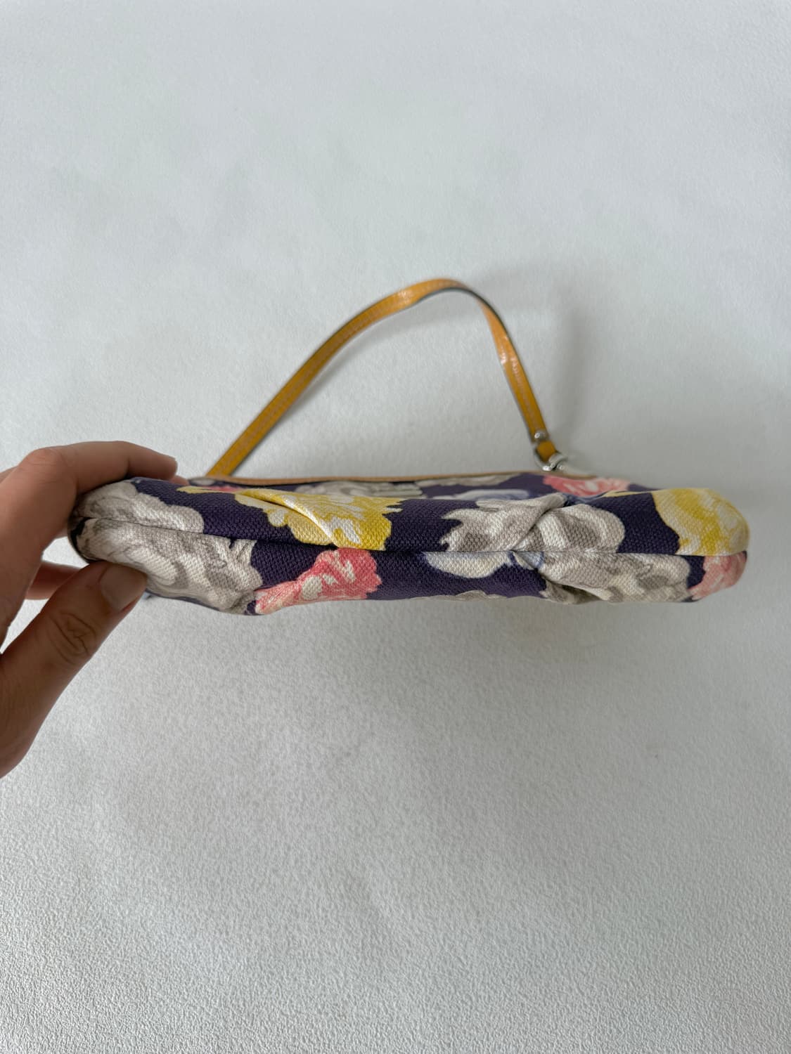 코치(COACH) 플라워 패턴 미니백 상품이미지3