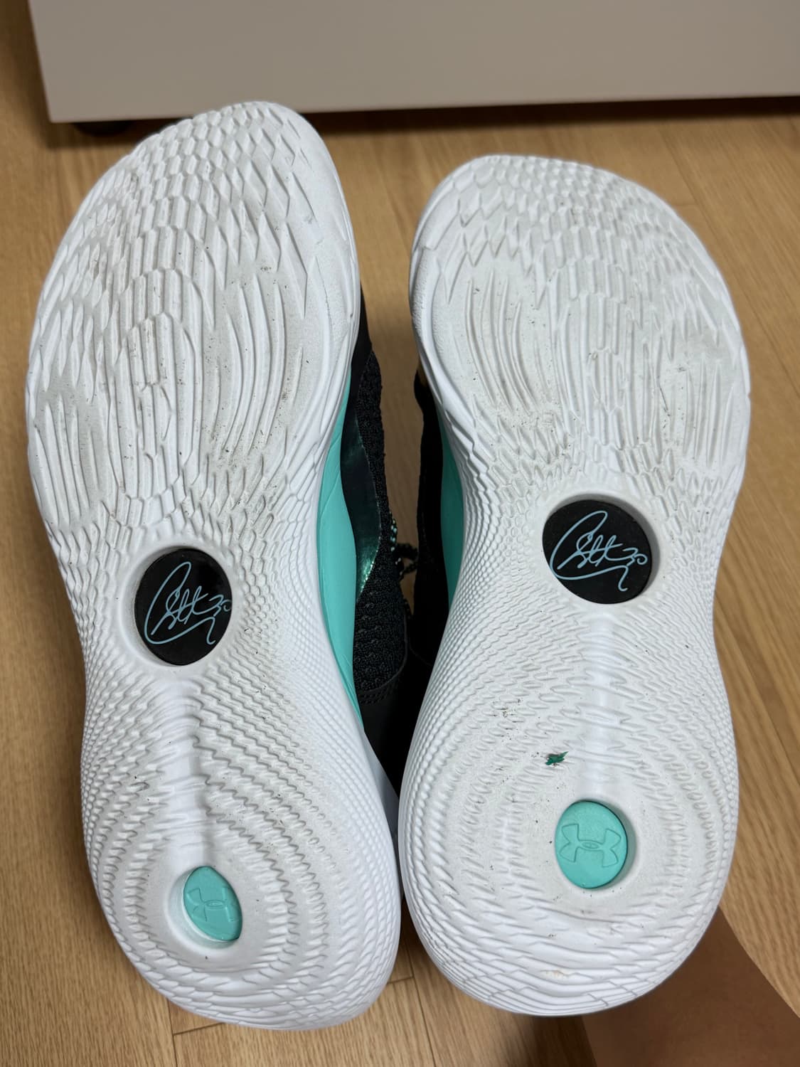 언더아머 커리 11 퓨처 커리 285 상품이미지5