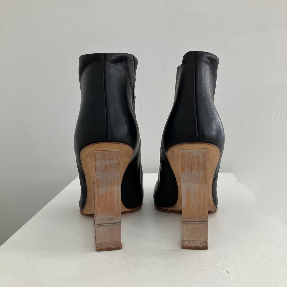 마르지엘라 플랙시글래스 웨지 앵클 부츠 상품이미지4