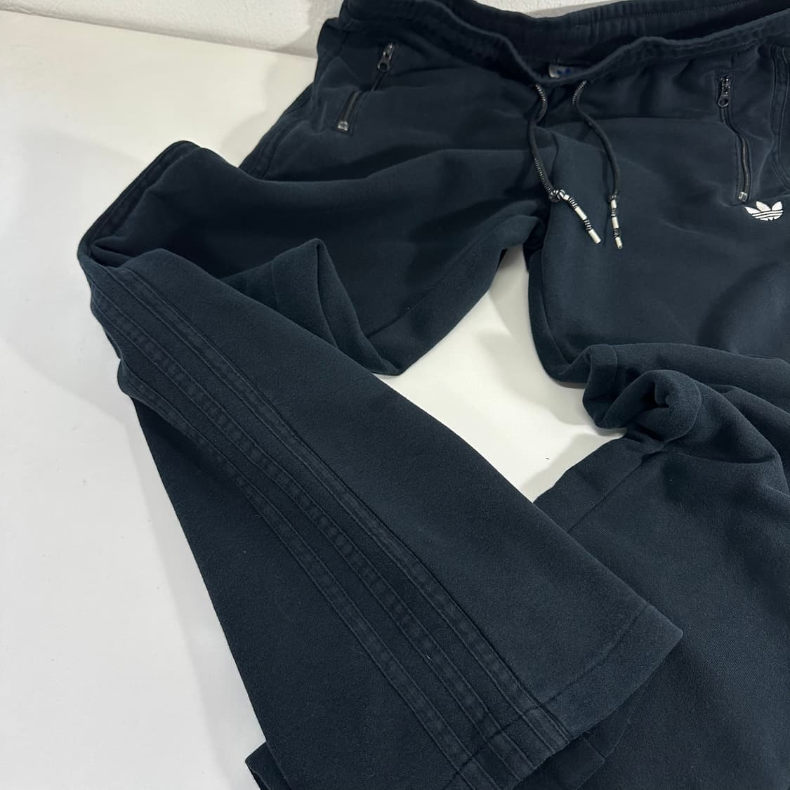우먼L 아디다스오리지날 블랙 일자핏 코튼 삼선 파이어버드팬츠 상품이미지5