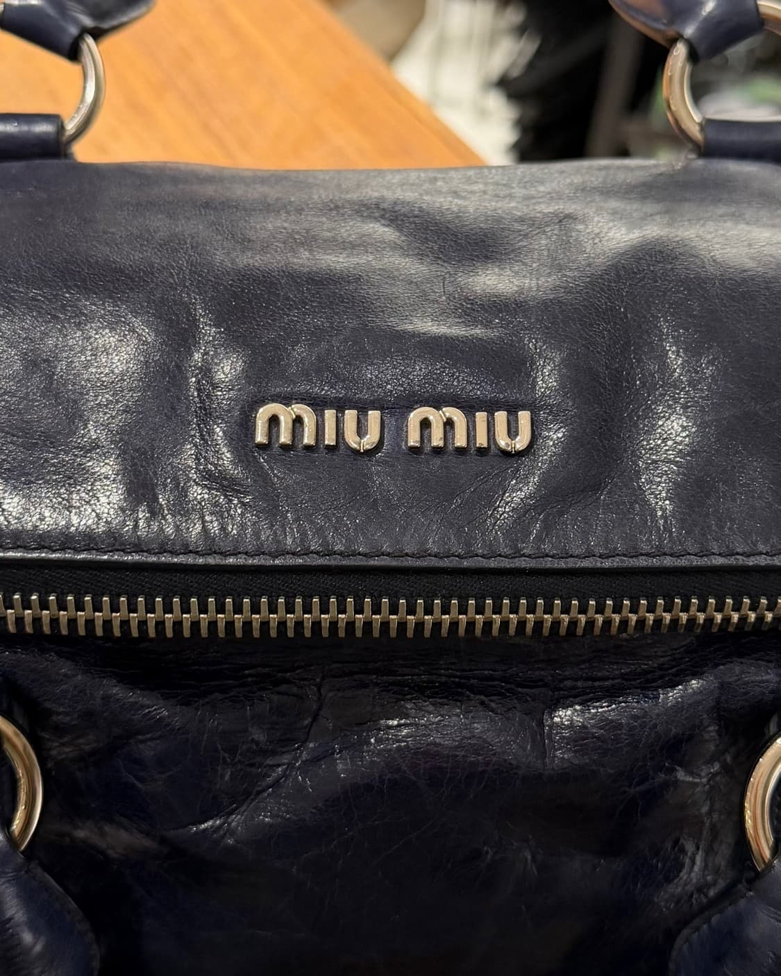 미우미우 네이비 블루 비텔로 럭스 레더 리본 사첼백 상품이미지6