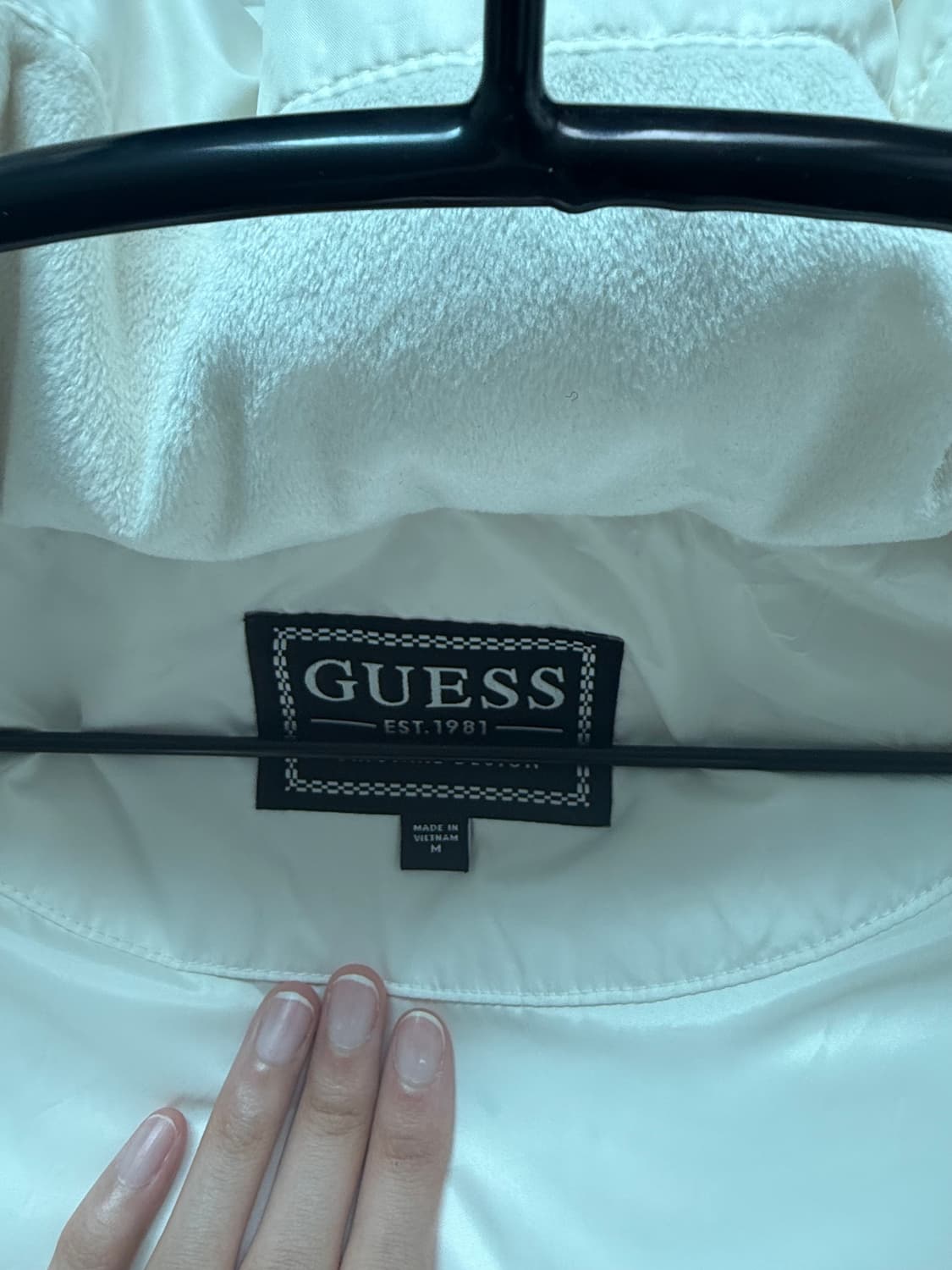 게스 남녀공용 소매탈착 글레이즈드 패딩 아이보리 무신사지그재그에이블리크림 상품이미지6