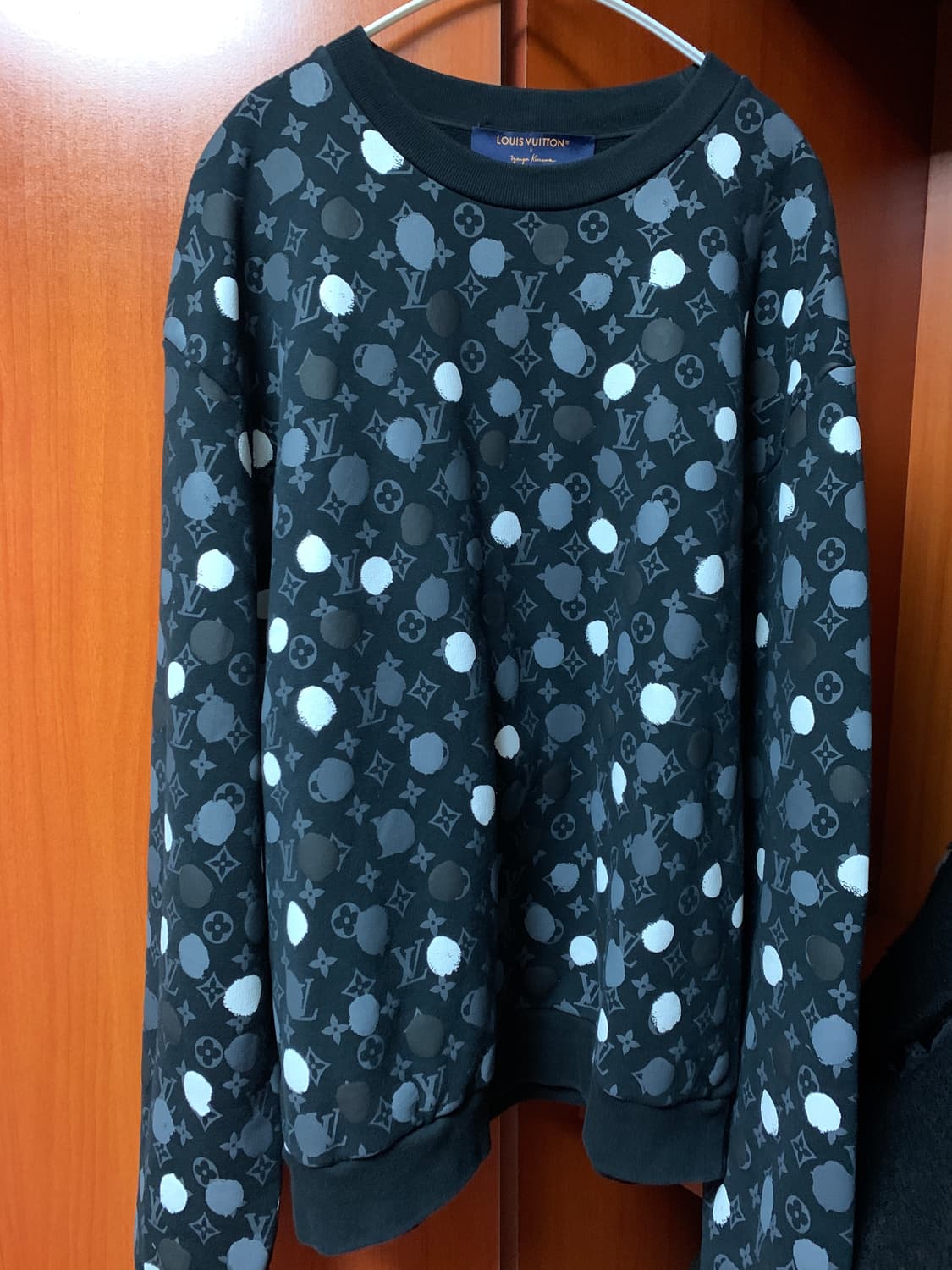 루이비통 쿠사마야요이 모노그램 맨투맨 상품이미지1