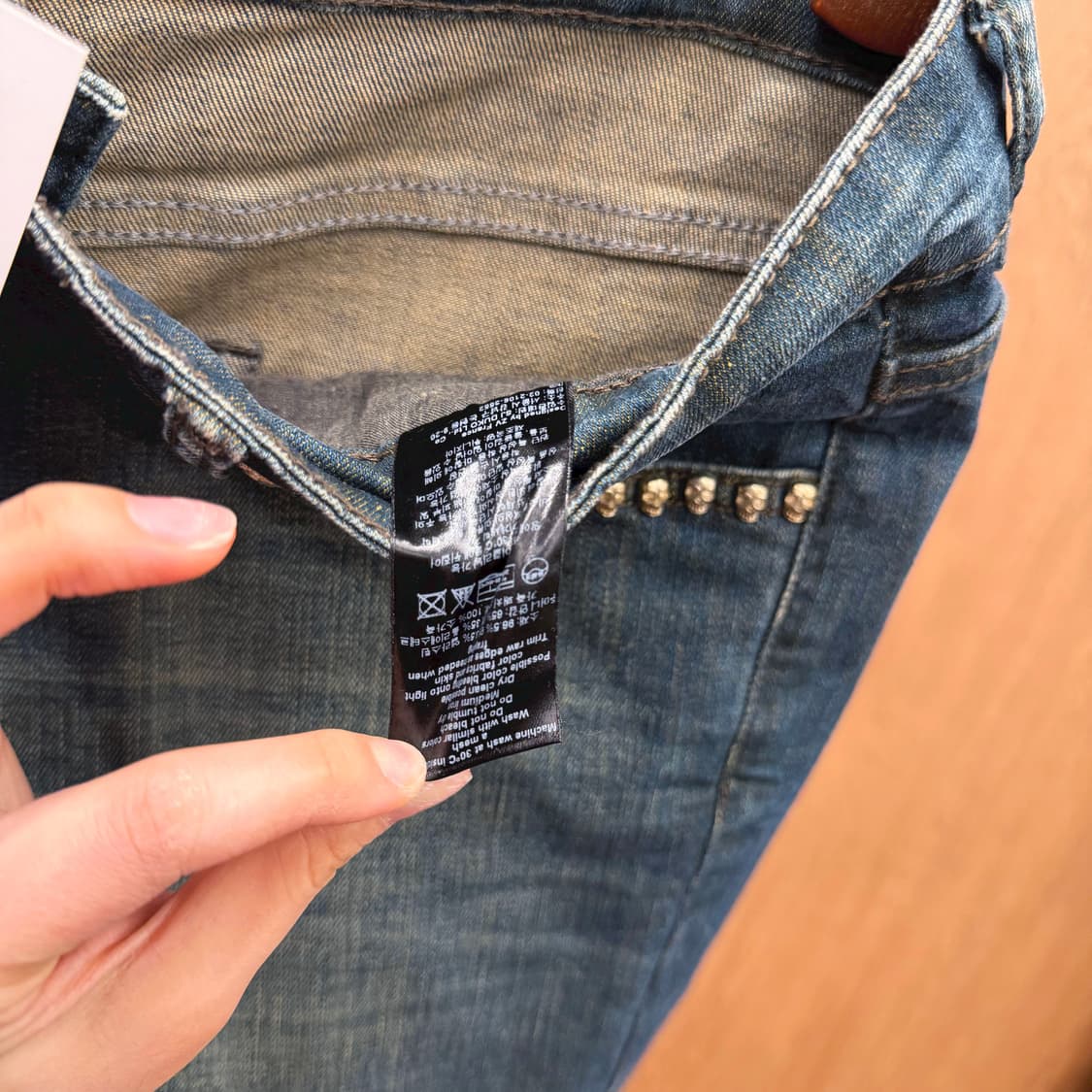 쟈딕 앤 볼테르 데님 숏 팬츠 스컬 스터드 밑단 프린지 디테일 진청 상품이미지8