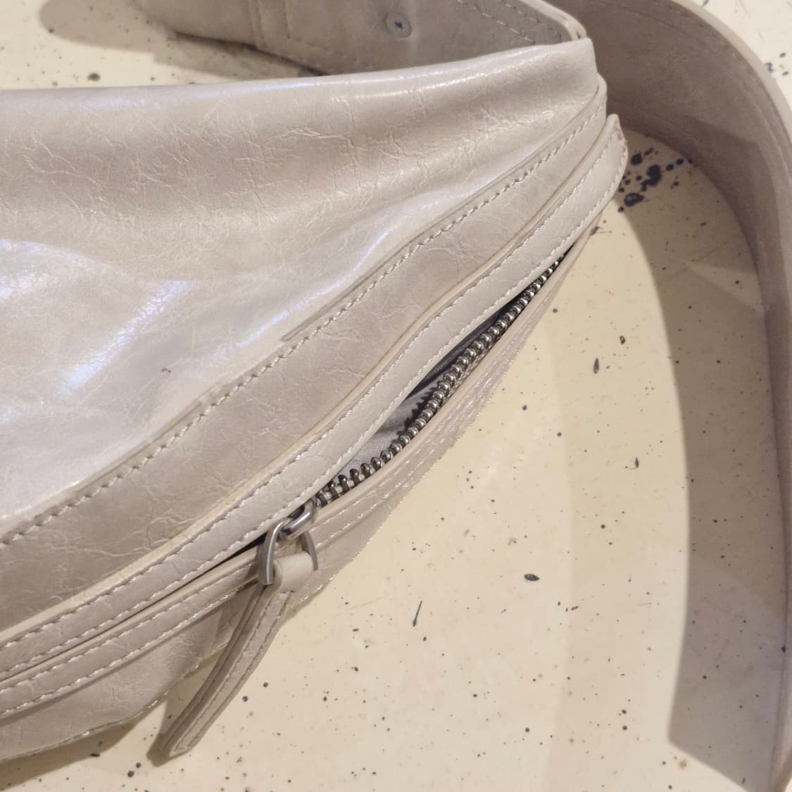 콘누에보 파이백 크로스백 아이보리 크림 새상품급 상품이미지3