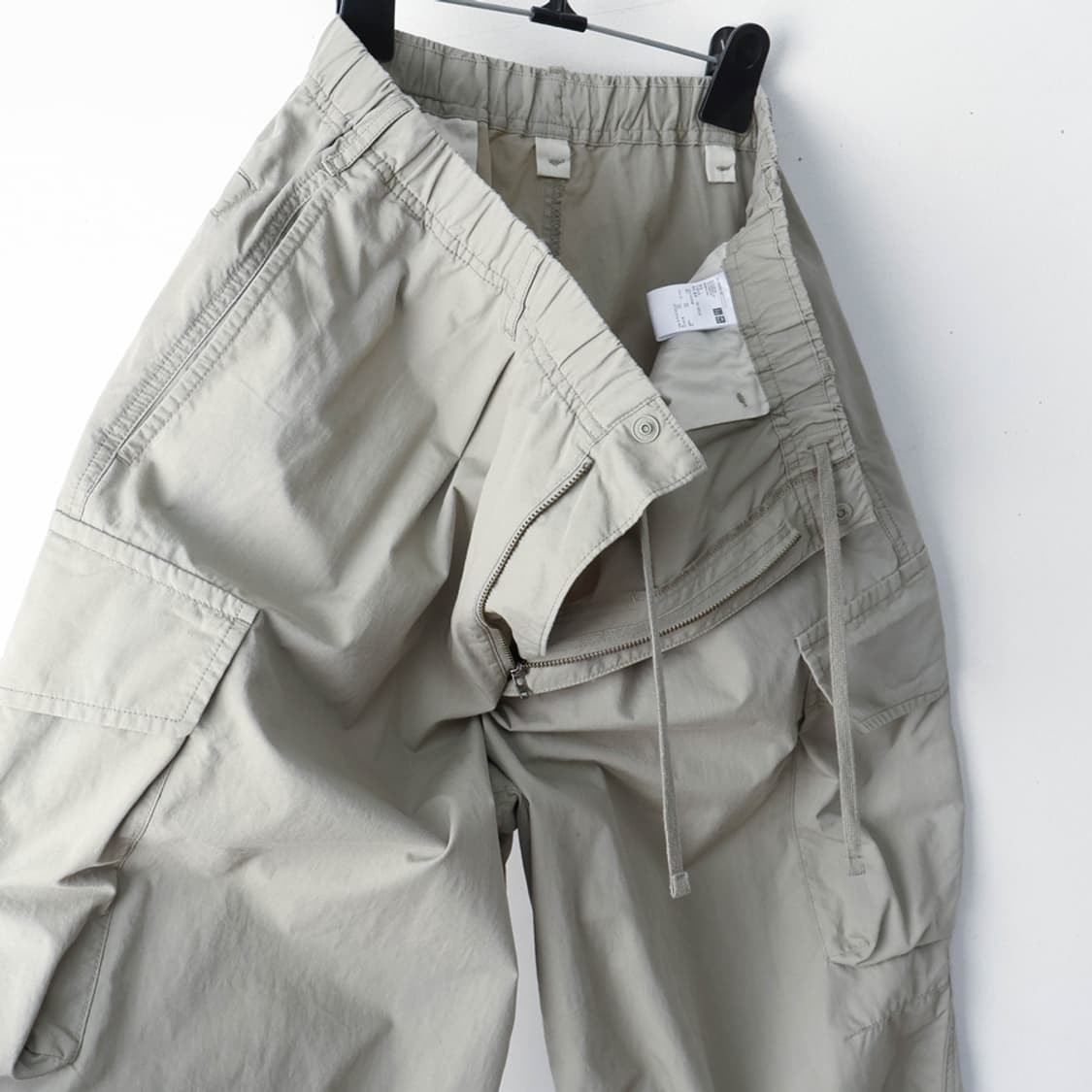 33/유니클로U 와이드핏 파라슈트 카고팬츠 상품이미지6