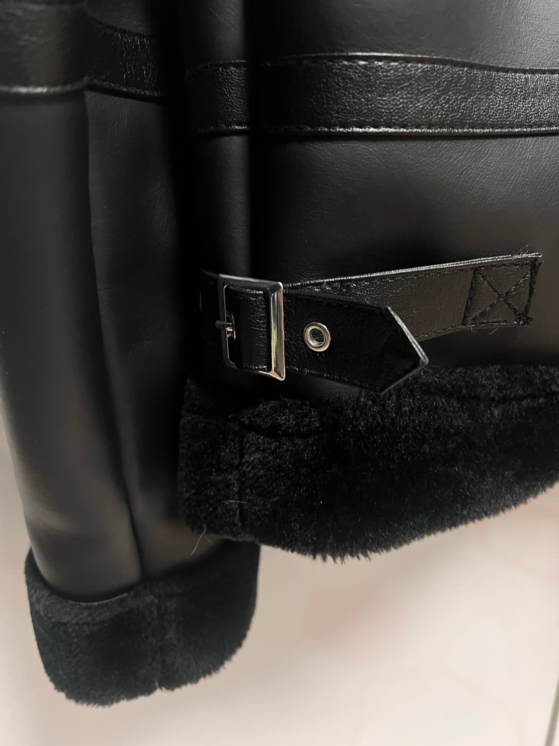 에이징씨씨씨 블랙 드롭숄더핏 B-3 무스탕 XL 상품이미지4