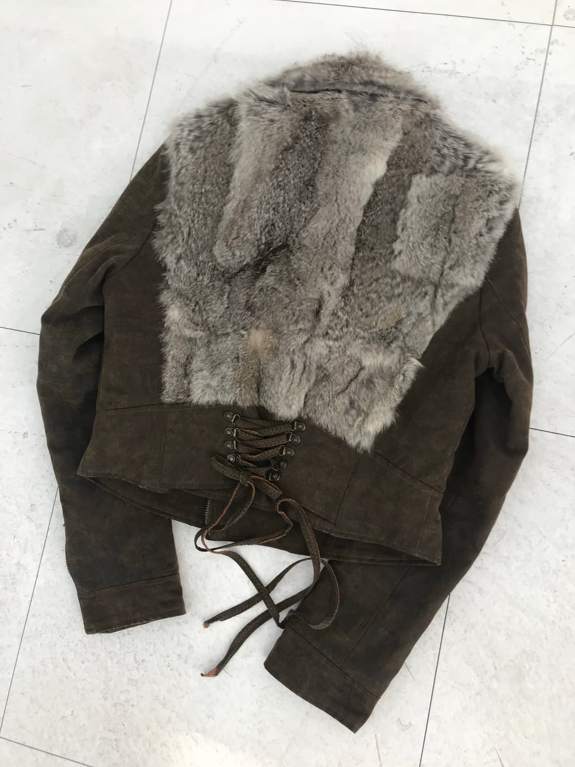 백 코르셋 디테일 브라운 퍼 트리밍 자켓 상품이미지2