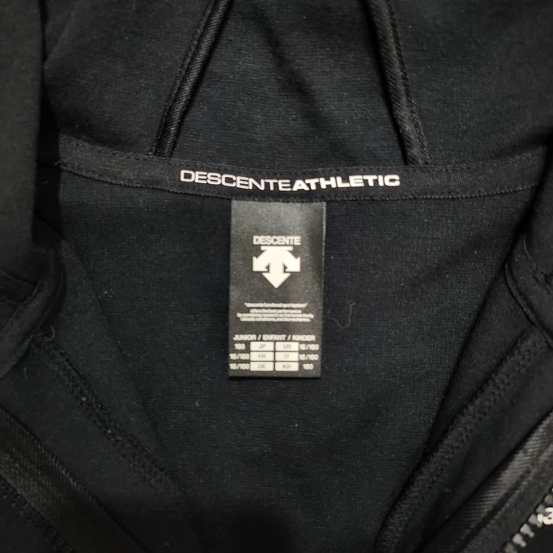 데상트 후드집업 상품이미지2