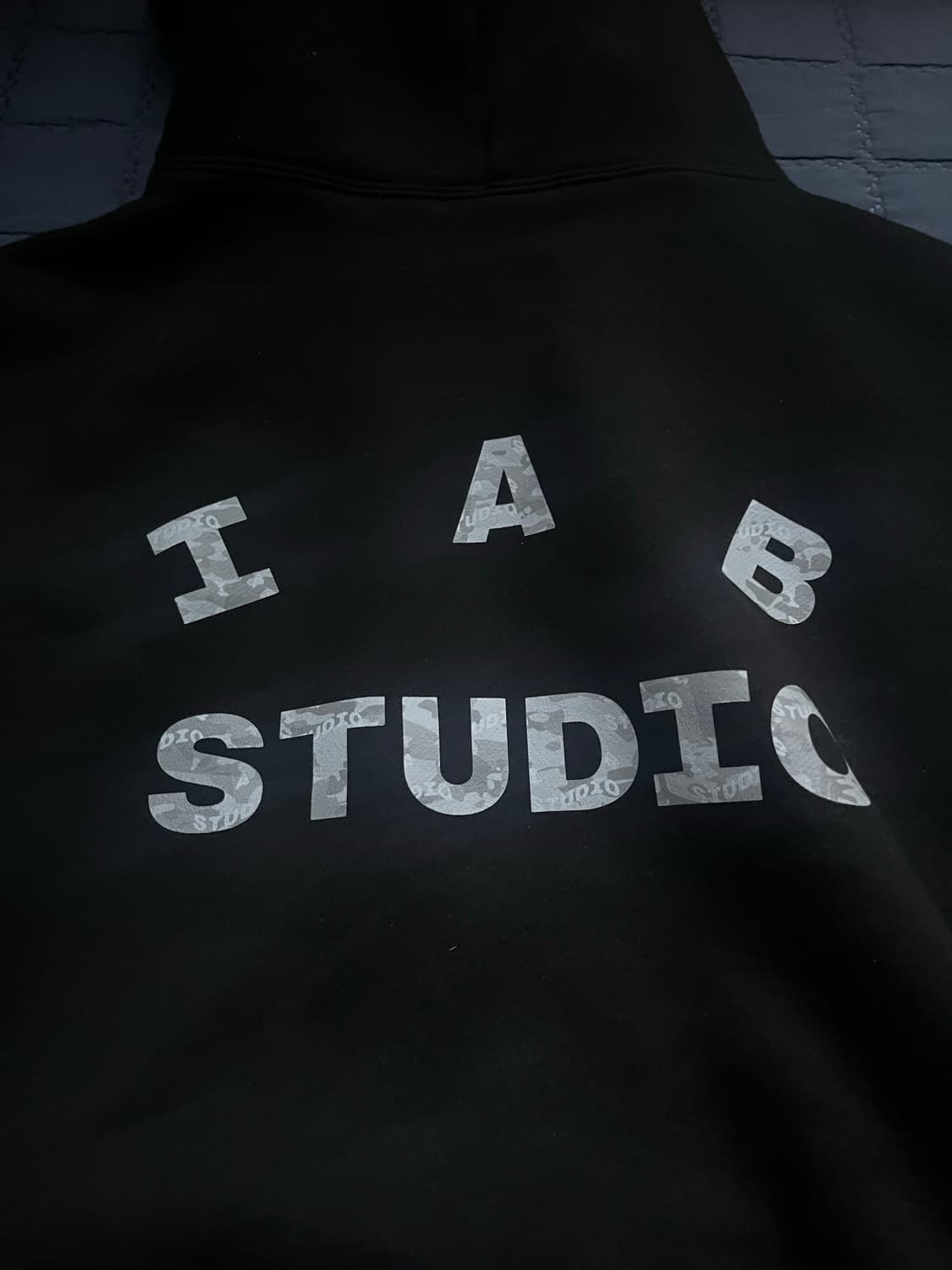 아이앱 스튜디오 카모 로고 후드 블랙 상품이미지4