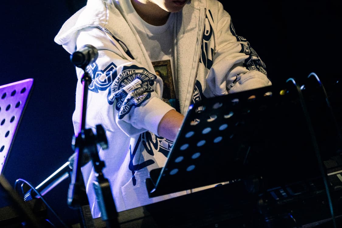 슈프림 널리지 레인즈 후드집업 화이트 상품이미지4