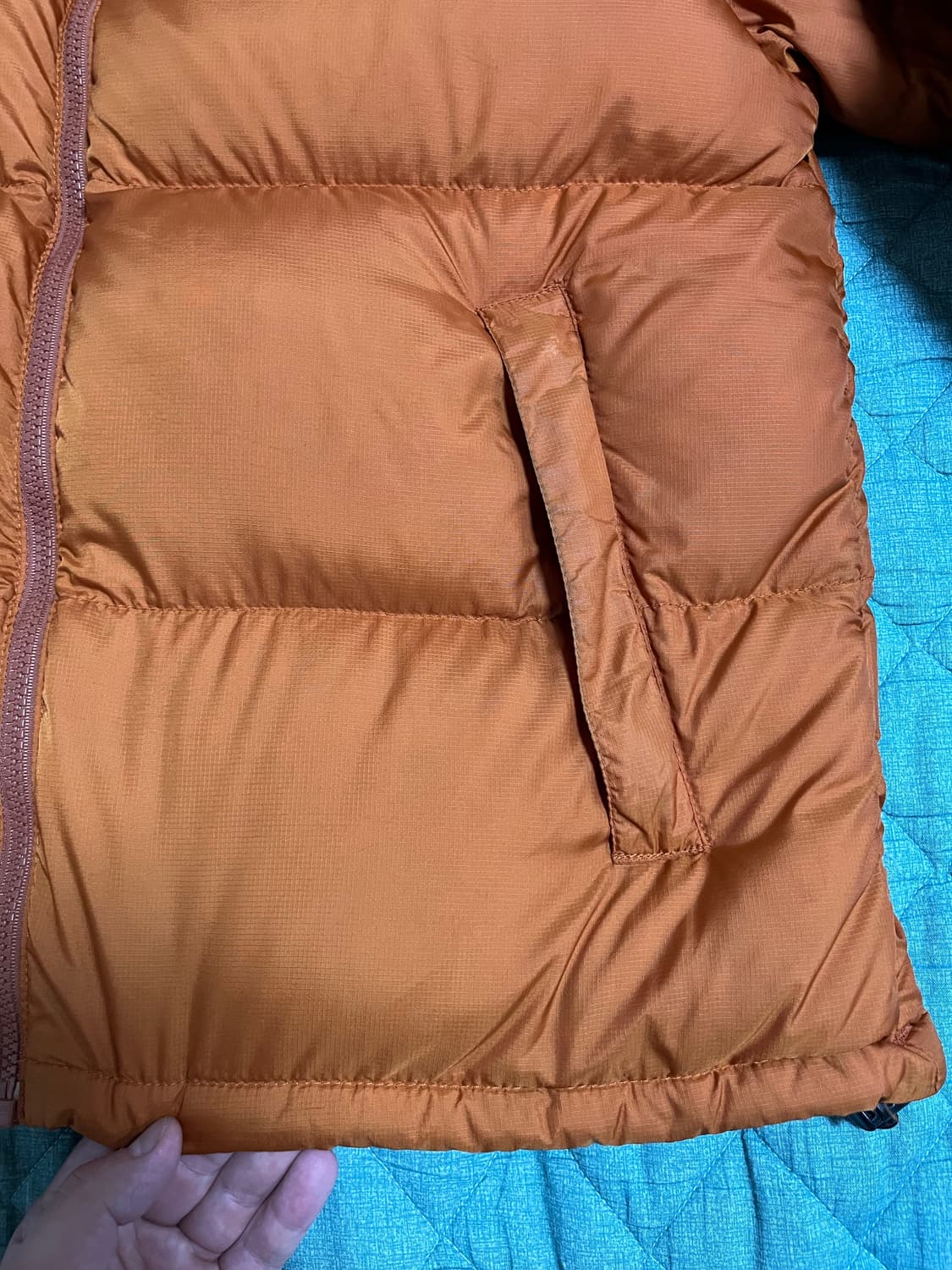 노스페이스 700 중앙로고 오렌지/브라운 패딩 M 상품이미지3