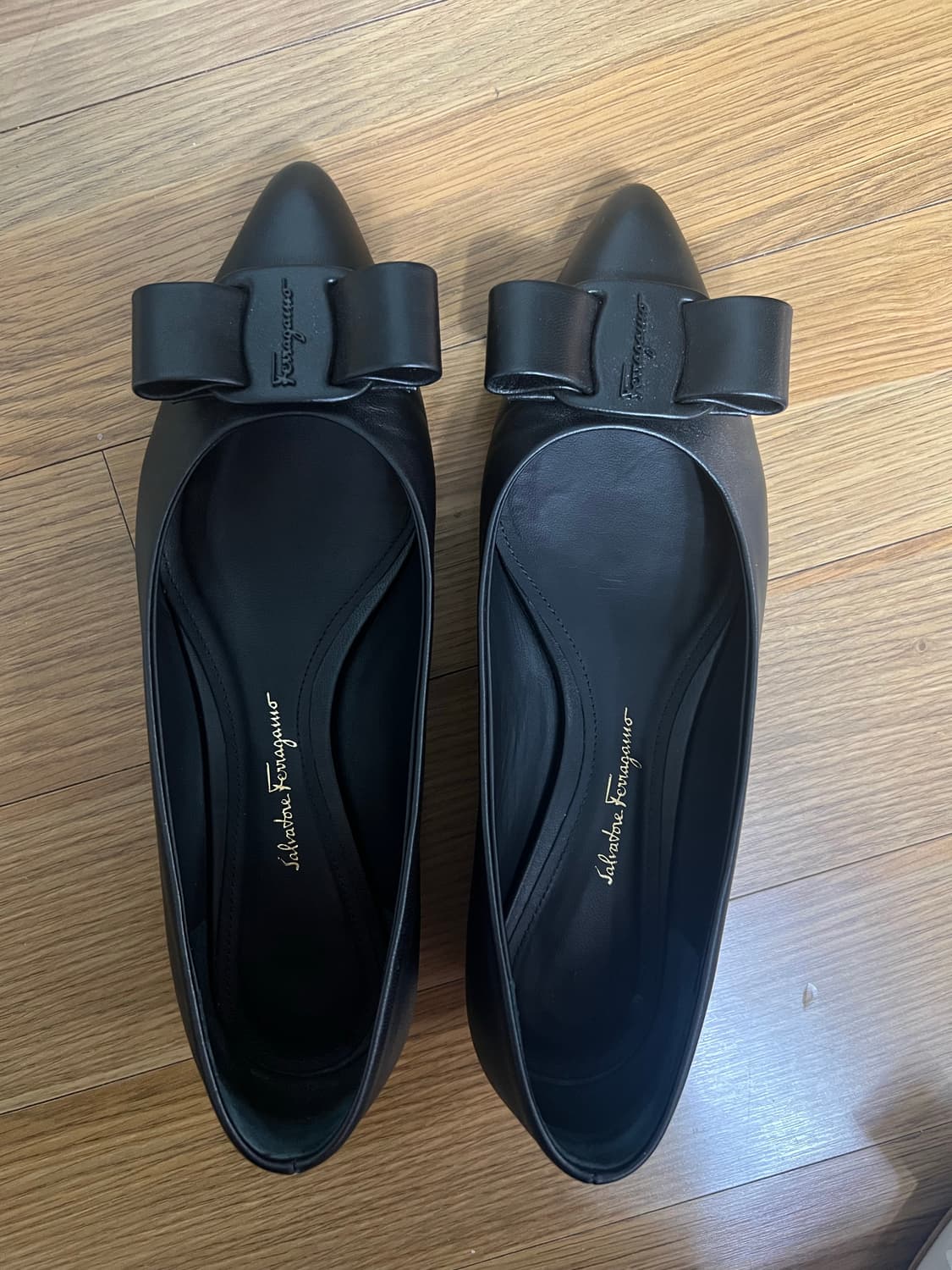 페레가모 뉴비바플랫 블랙 6.5 C볼 상품이미지2