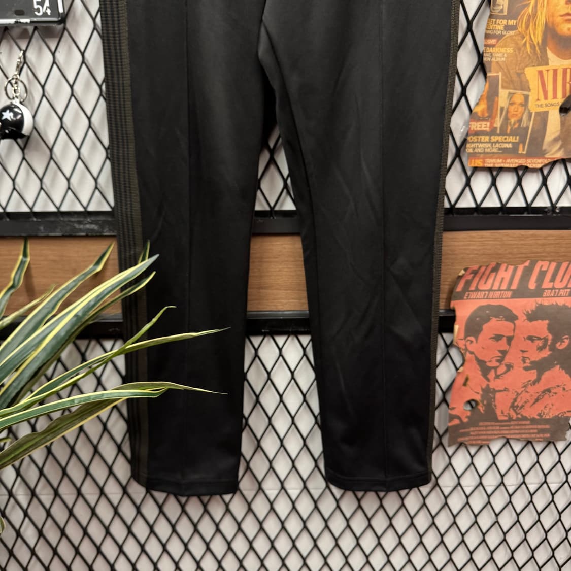 니들스 빈티지 사이드 트랙 팬츠 나비 자수 포인트 그레이 블랫 배색 상품이미지4