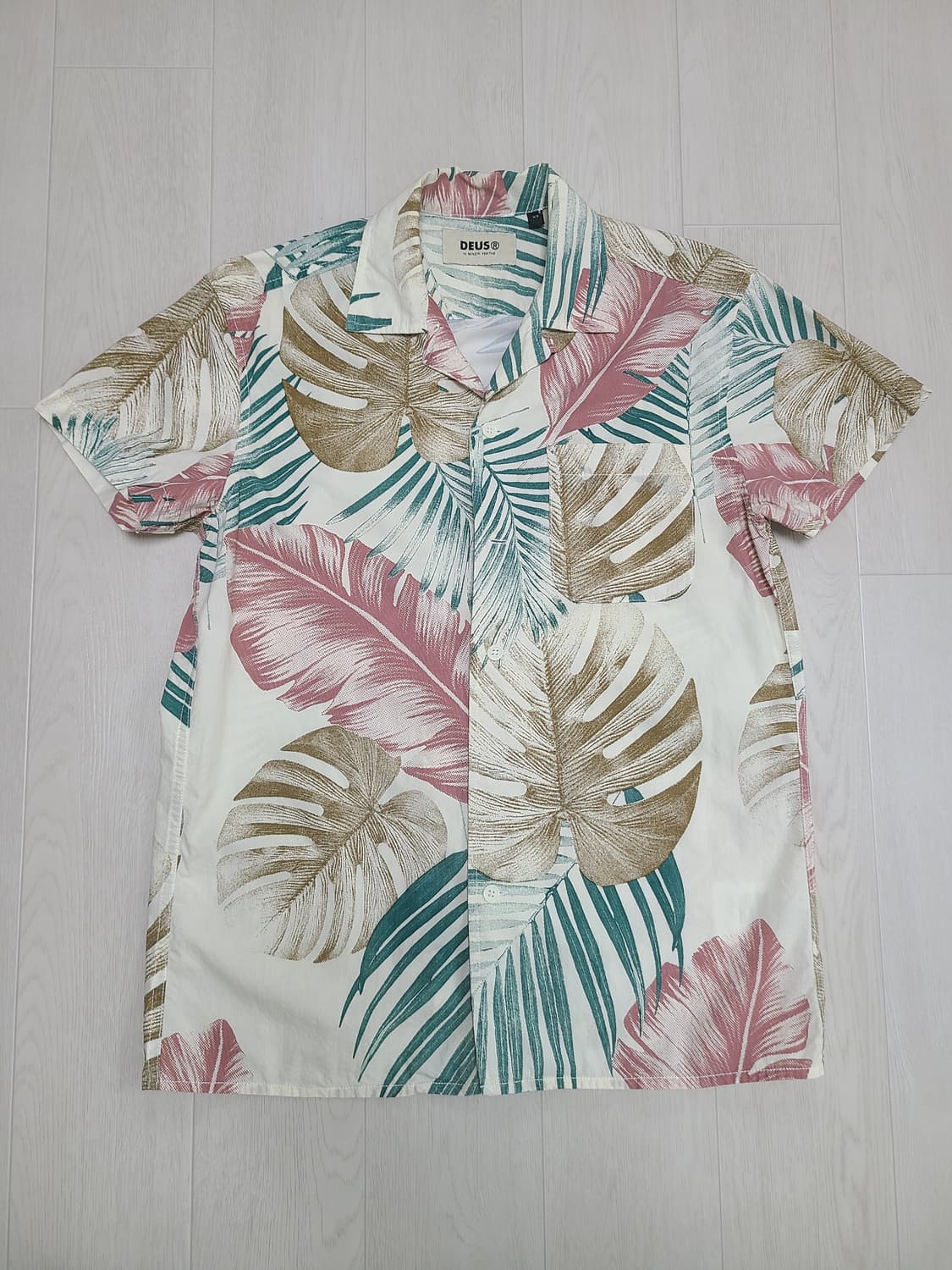 데우스 반팔셔츠 상품이미지1