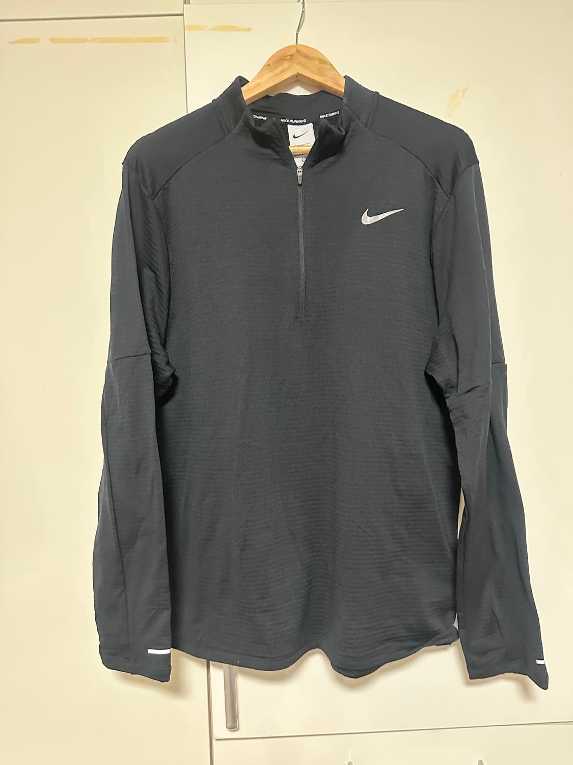 나이키런닝 반집업 상품이미지1