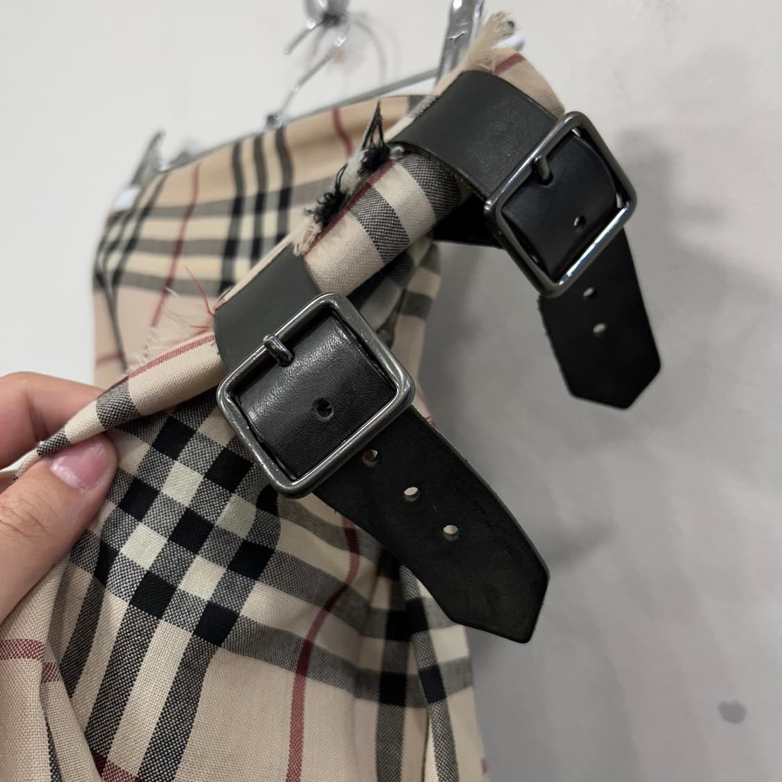 버버리 런던 레더버클 체크 코튼 랩스커트 상품이미지3