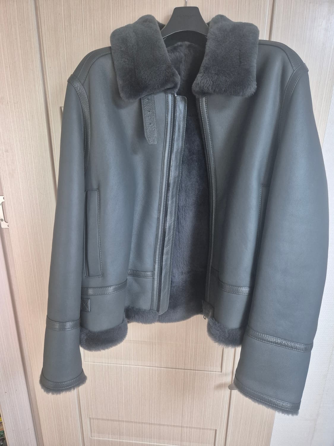 질스튜어트뉴욕 에비에이터 무스탕 그레이 M 상품이미지1