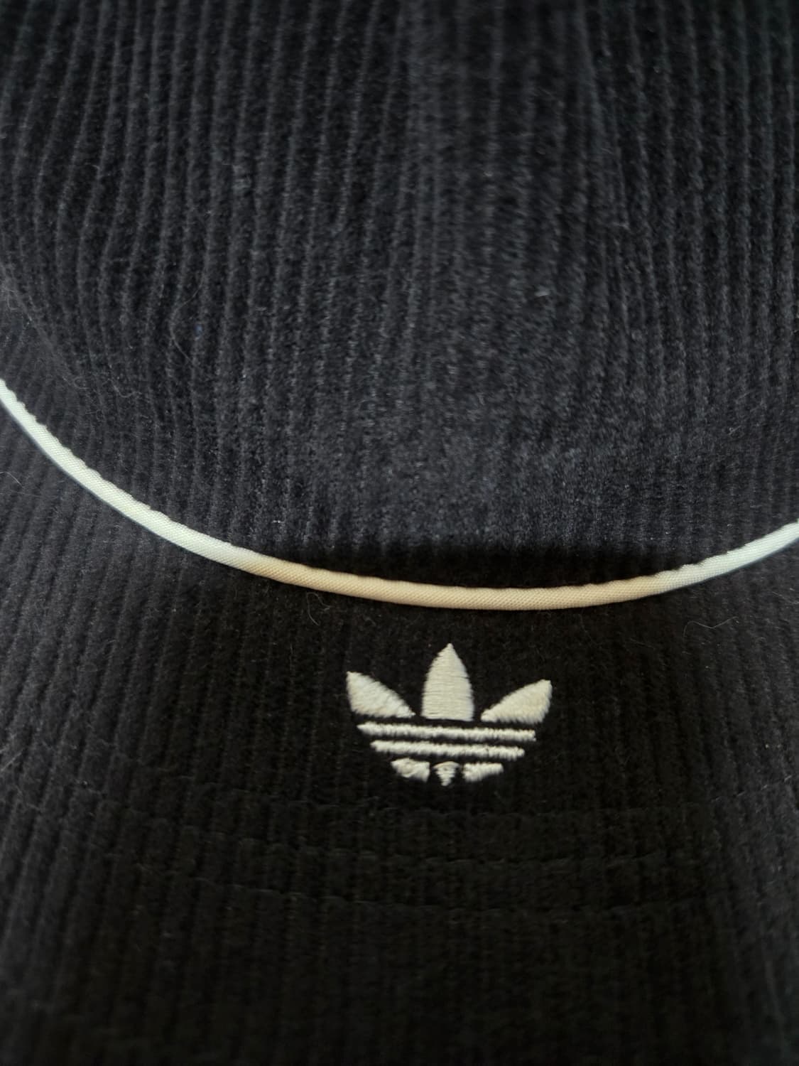 아디다스 블랙 코듀로이 캠프캡 상품이미지2