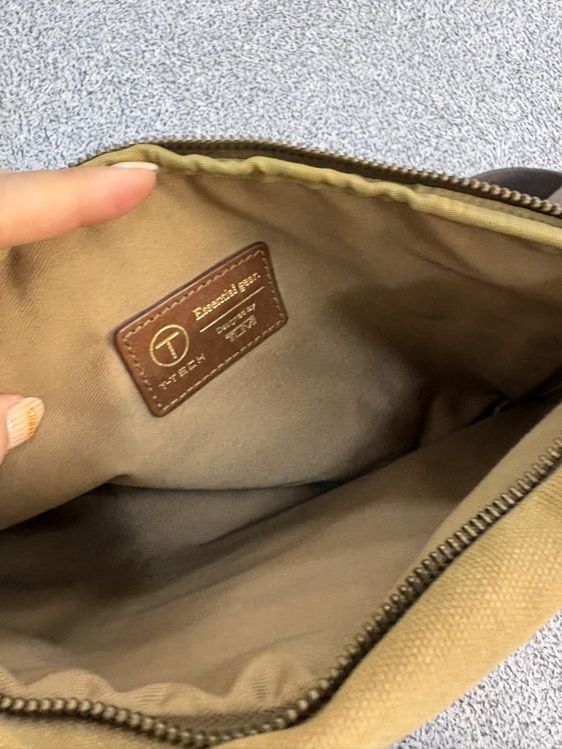 투미 캔버스 크로스백 메신저백 0409J 상품이미지7