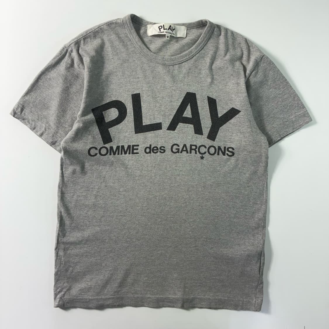 Comme des garcons  꼼데가르송 플레이 그레이 반팔 티셔츠  상품이미지1