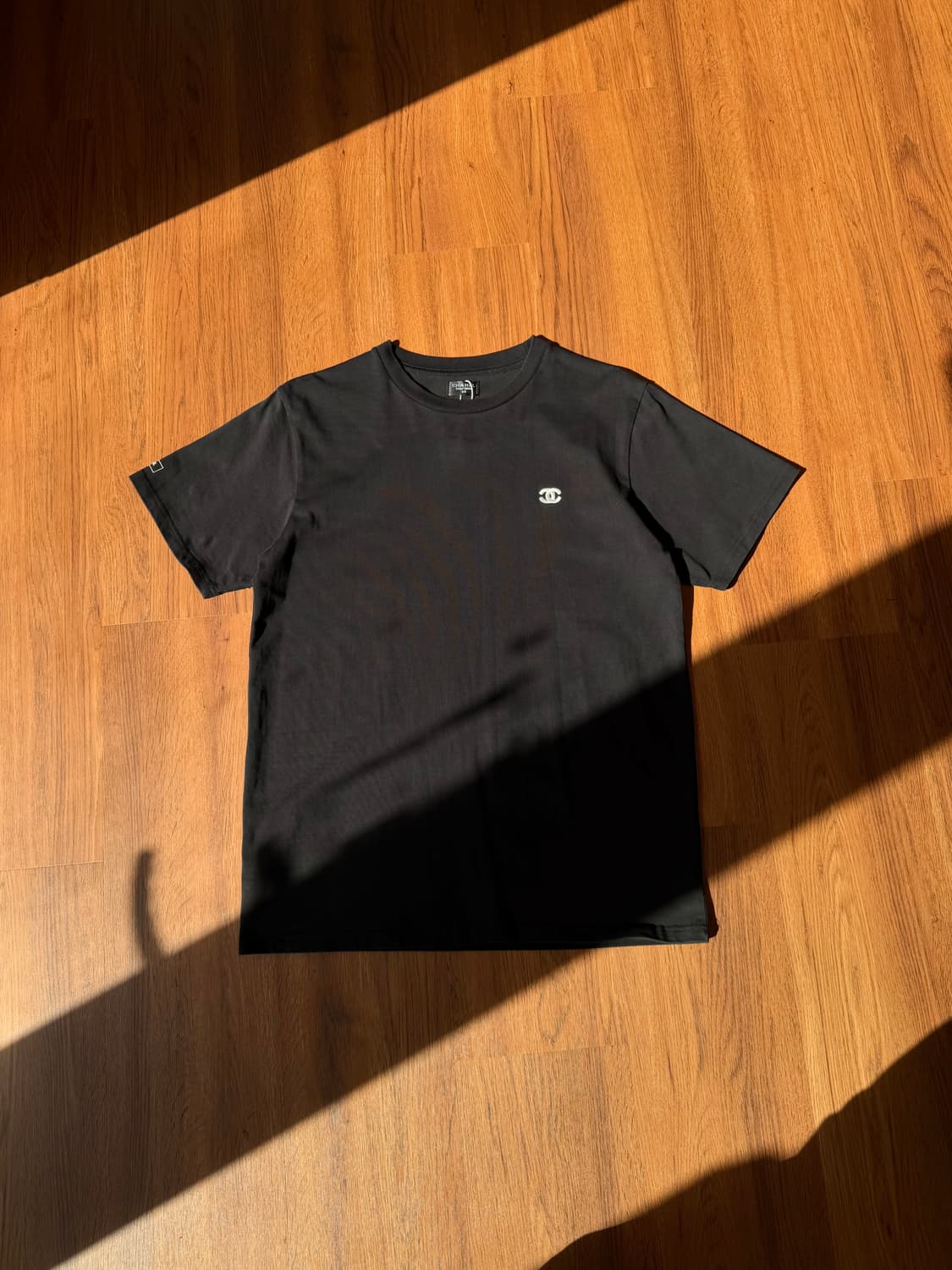 샤넬 UNIFORM 로고 티셔츠 상품이미지1