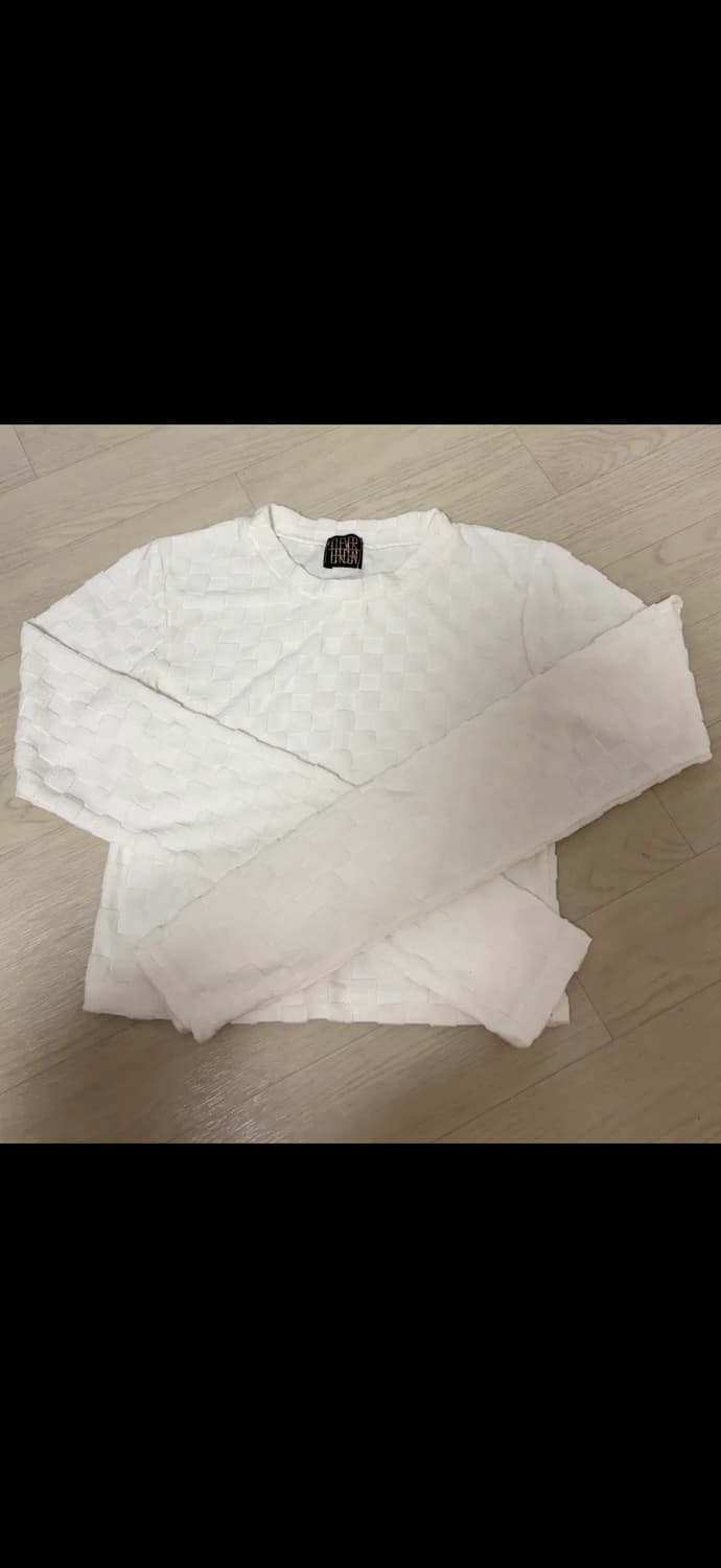 체커보드 패턴 엠보싱 크롭티 상품이미지1