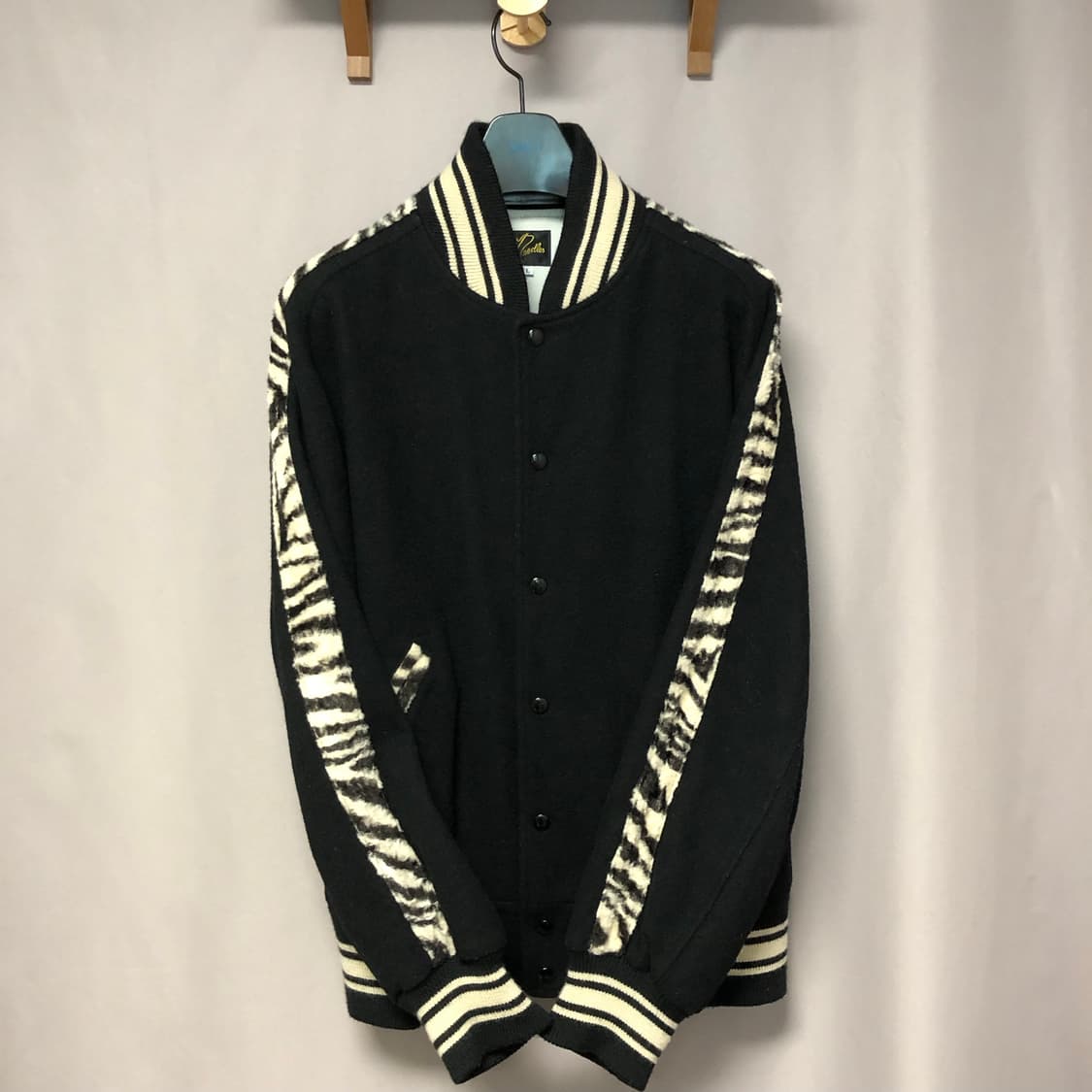 니들스 레오파드 바시티 자켓 상품이미지2