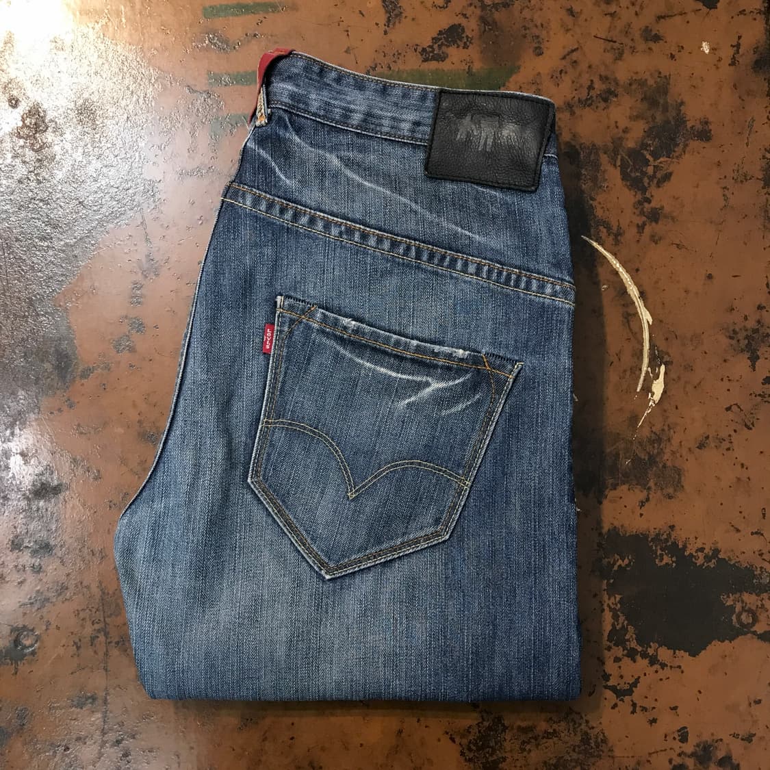 리바이스 702 다크 블루 워시드 데님 팬츠 허리 33 사이즈 상품이미지1