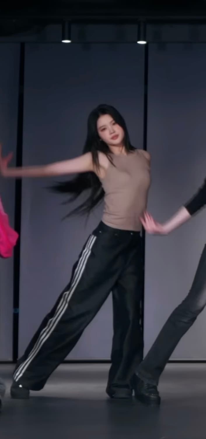 아디다스 샤인배기데님 블랙 트랙팬츠 KE9799 하츠투하츠 에이나 바지 상품이미지1