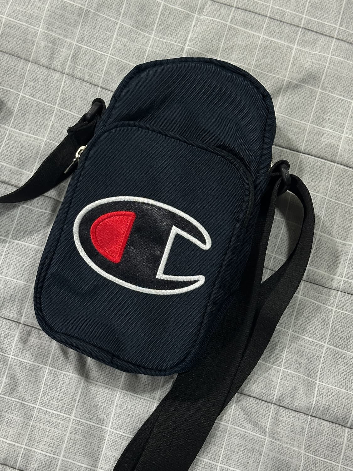 챔피온 크로스백 네이비 상품이미지1